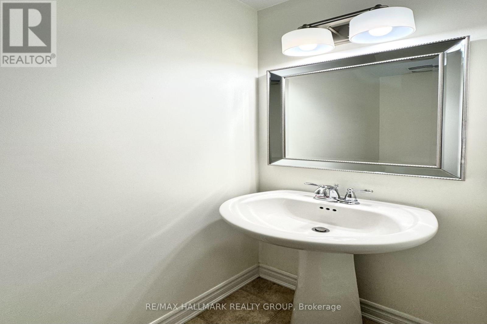 422 Coldwater Crescent, Ottawa, Ontario  K2M 0J2 - Photo 10 - X12539314