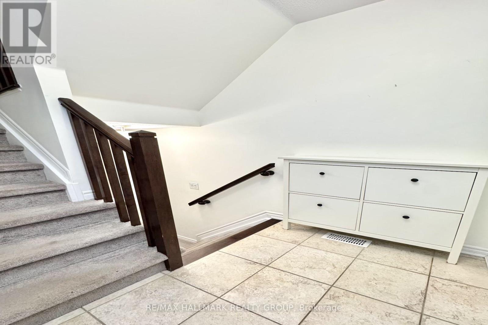 422 Coldwater Crescent, Ottawa, Ontario  K2M 0J2 - Photo 3 - X12539314