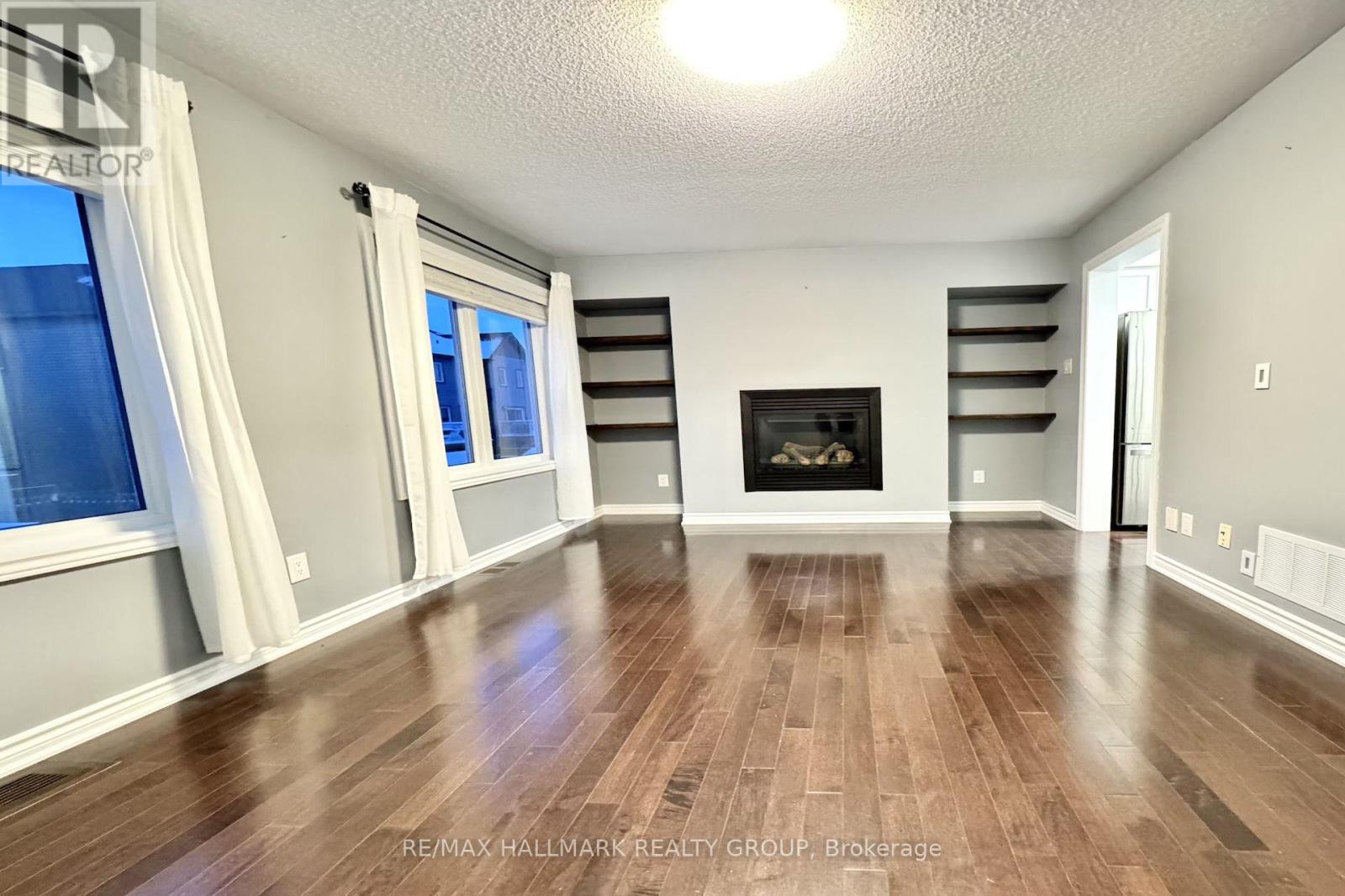 422 Coldwater Crescent, Ottawa, Ontario  K2M 0J2 - Photo 4 - X12539314