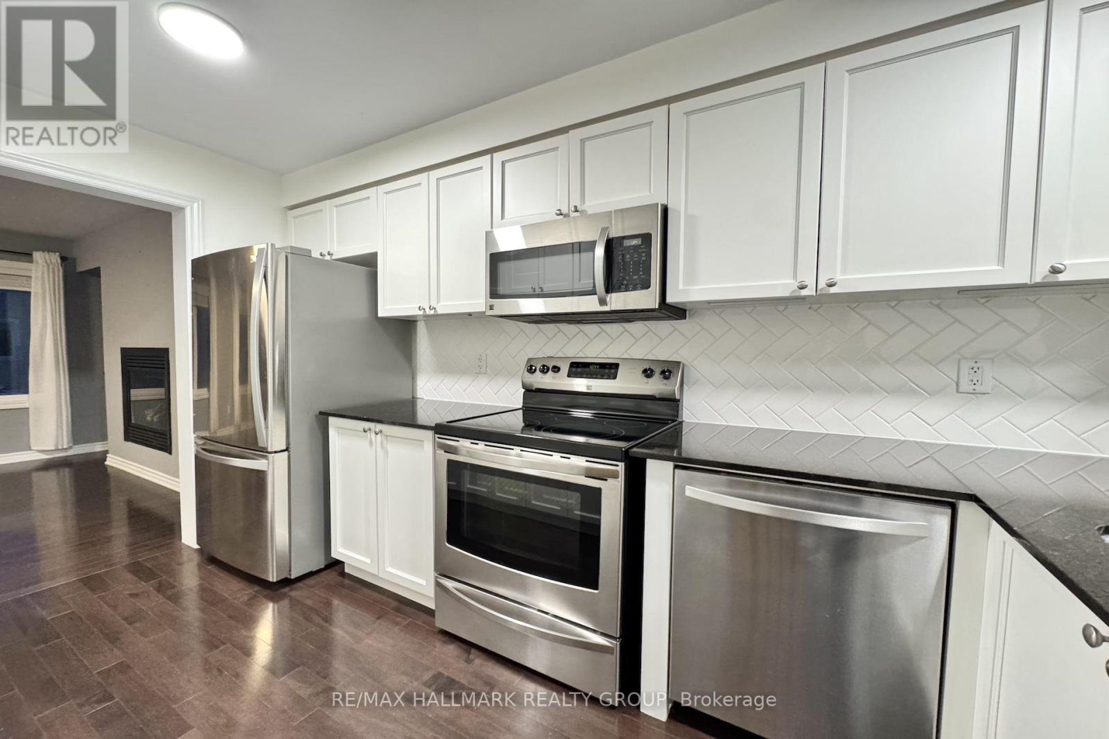 422 Coldwater Crescent, Ottawa, Ontario  K2M 0J2 - Photo 7 - X12539314