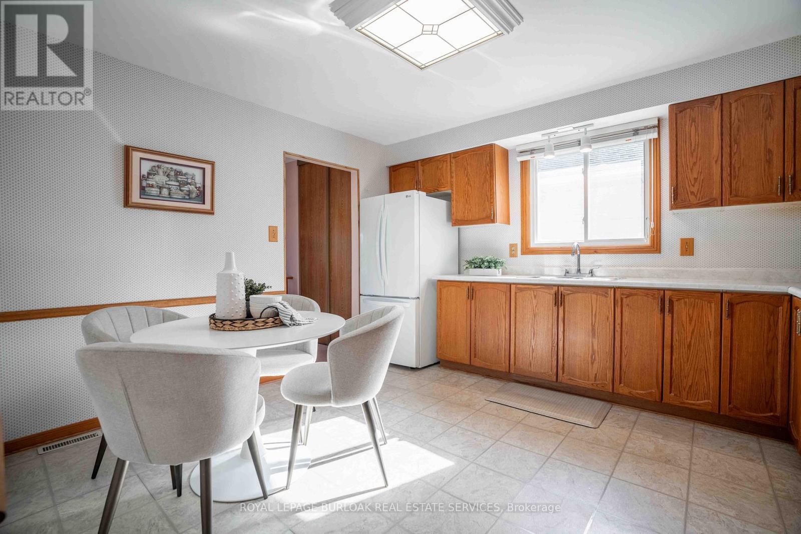 1447 Reynolds Avenue, Burlington, Ontario  L7M 3B6 - Photo 10 - W12539196