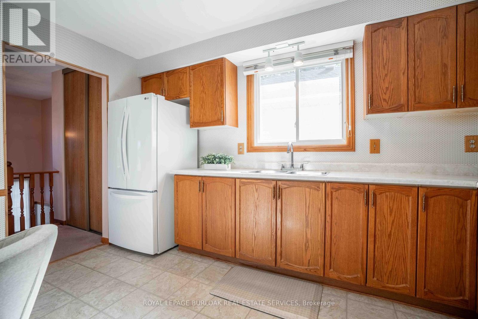 1447 Reynolds Avenue, Burlington, Ontario  L7M 3B6 - Photo 13 - W12539196