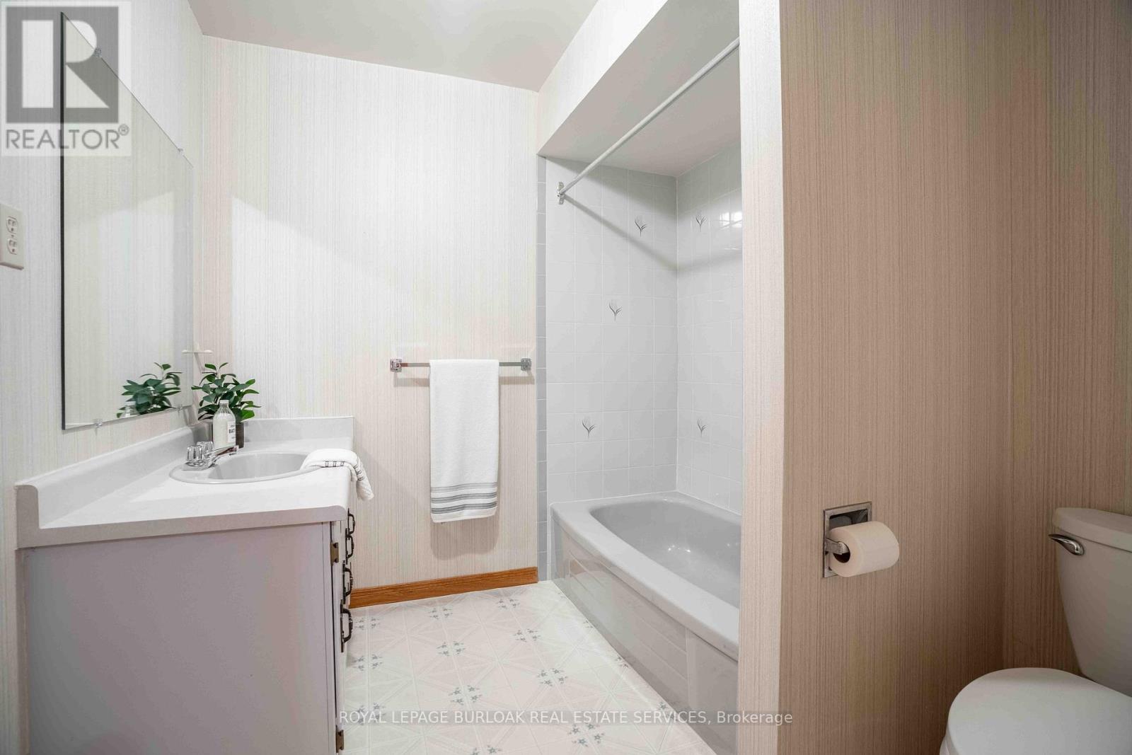 1447 Reynolds Avenue, Burlington, Ontario  L7M 3B6 - Photo 27 - W12539196