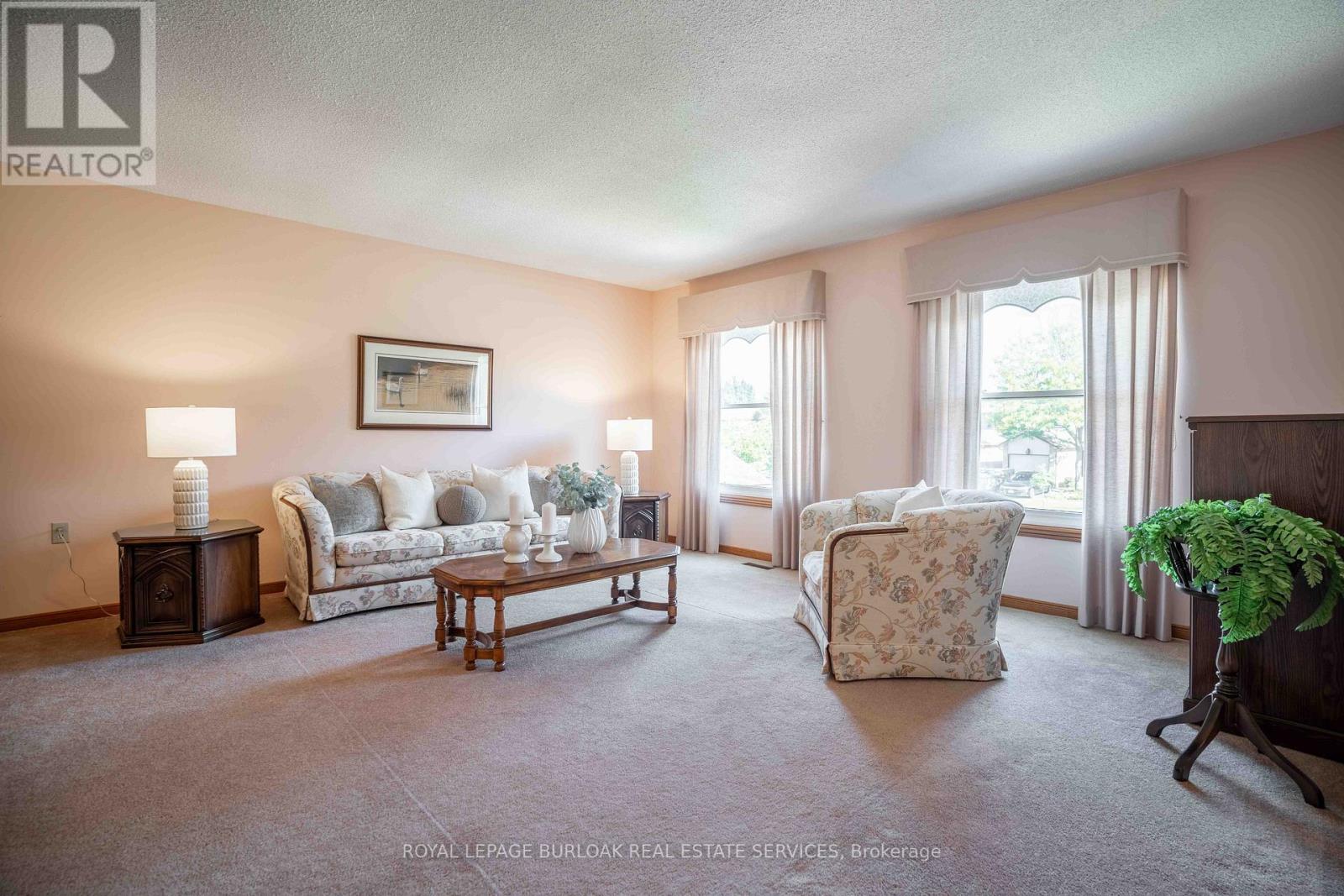 1447 Reynolds Avenue, Burlington, Ontario  L7M 3B6 - Photo 4 - W12539196