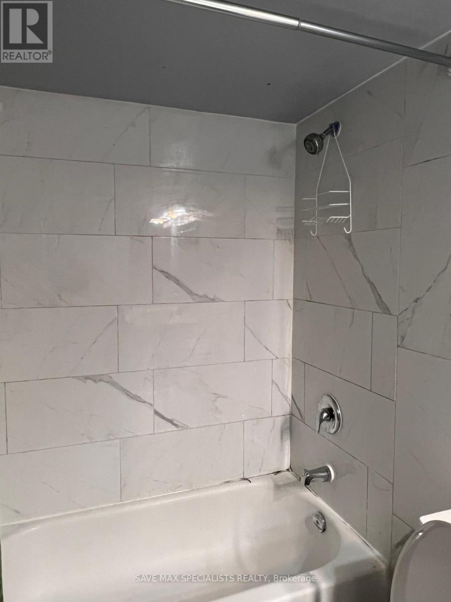 1214 - 135 Hillcrest Avenue, Mississauga, Ontario  L5B 4B1 - Photo 12 - W12539204