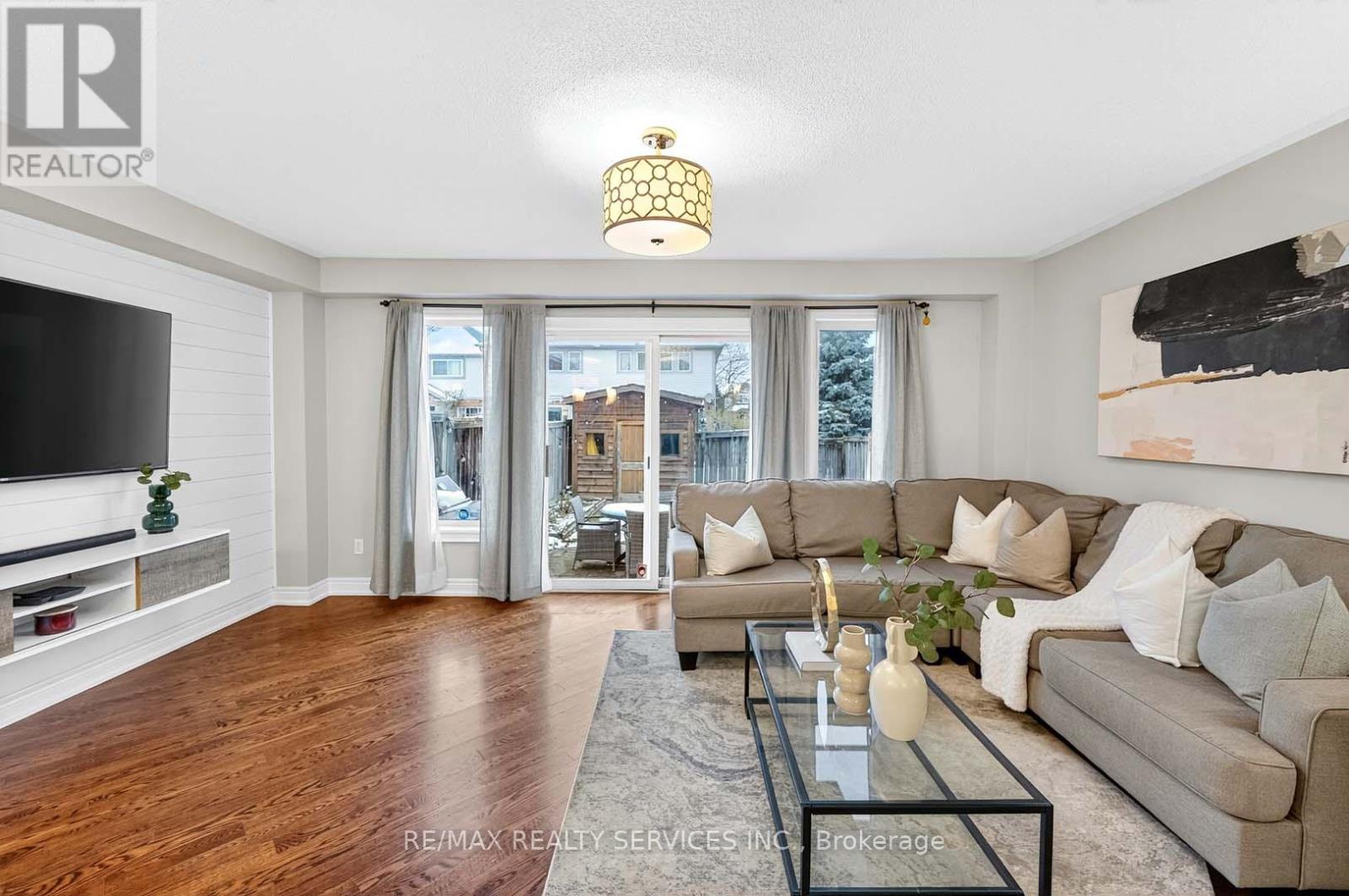 142 Marycroft Court, Brampton, Ontario  L7A 2G3 - Photo 7 - W12539212