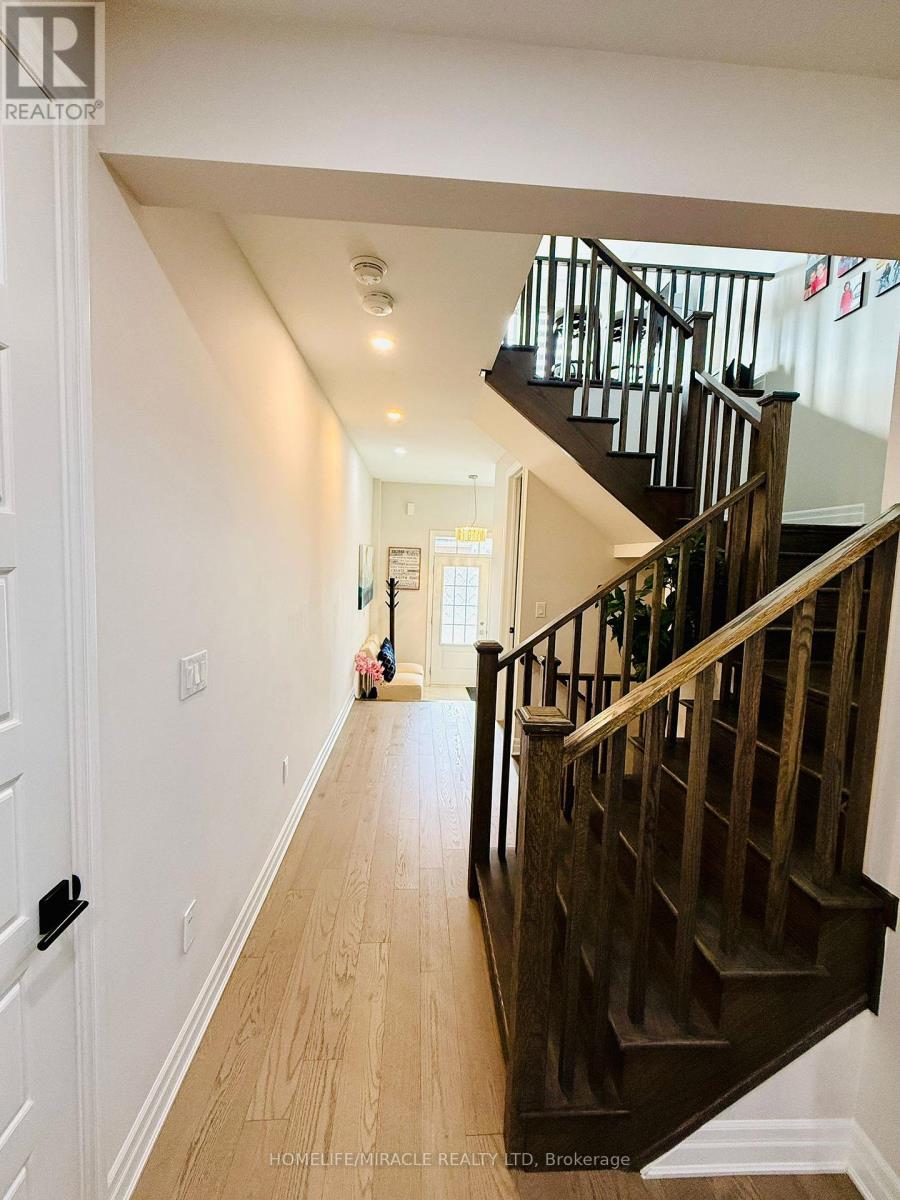 Upper - 1257 Muskoka Heights, Milton, Ontario  L9E 1Z1 - Photo 4 - W12539228