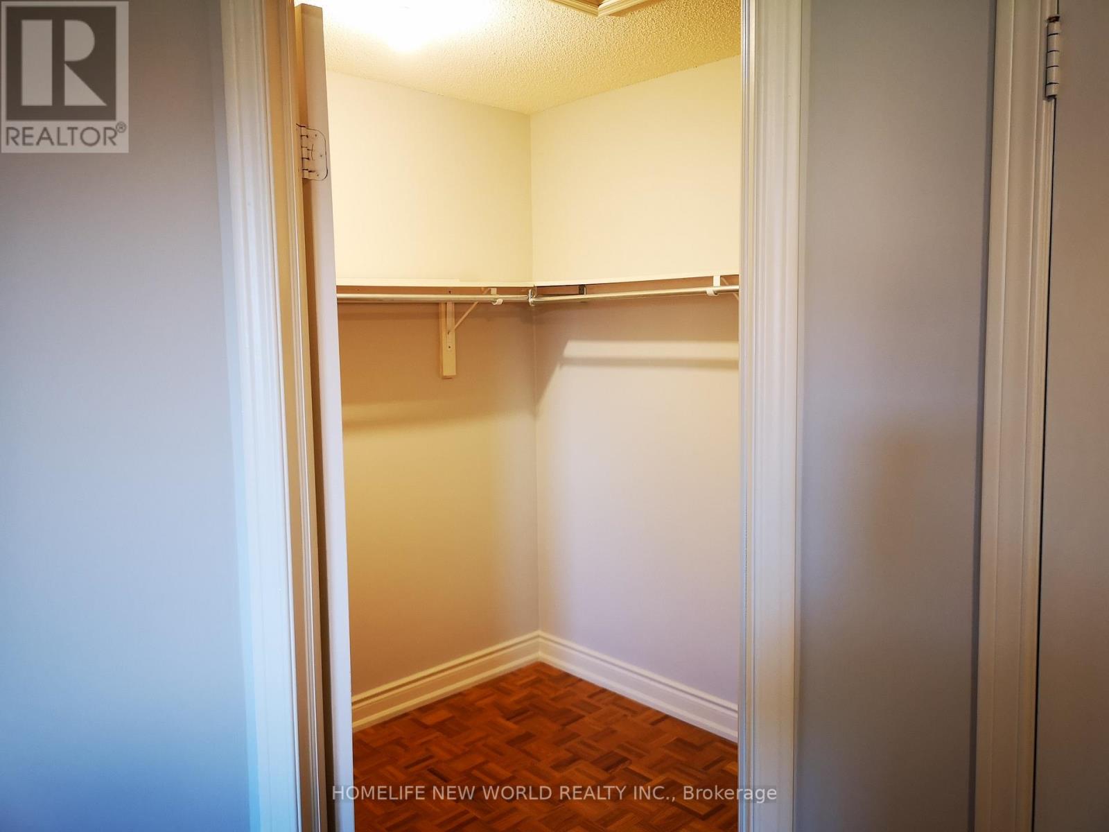 4471 Weeping Willow Drive, Mississauga, Ontario  L5V 1K2 - Photo 10 - W12539266