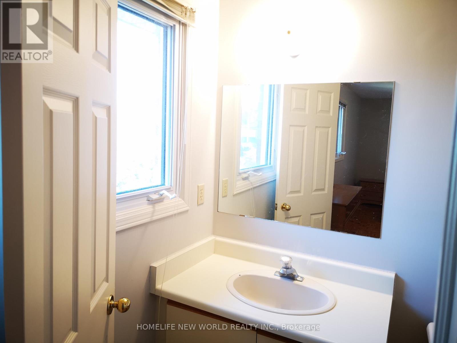 4471 Weeping Willow Drive, Mississauga, Ontario  L5V 1K2 - Photo 12 - W12539266