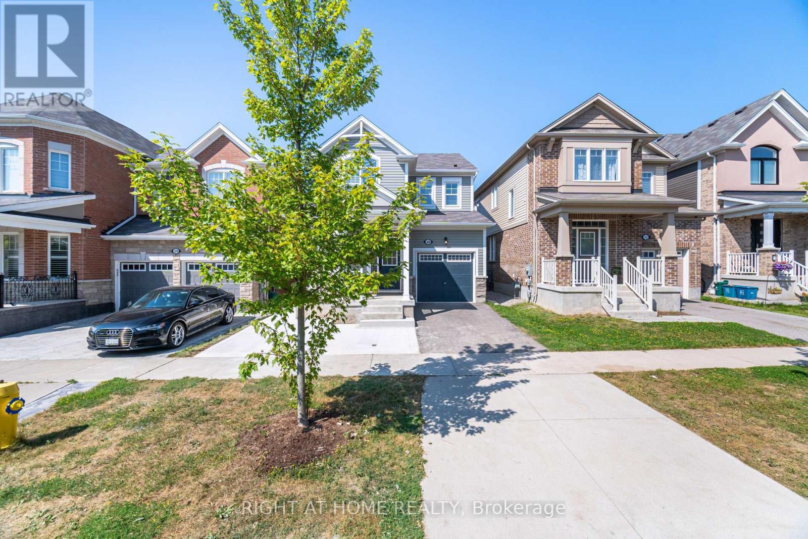 Property at 28 PICKETT PLACE image 3