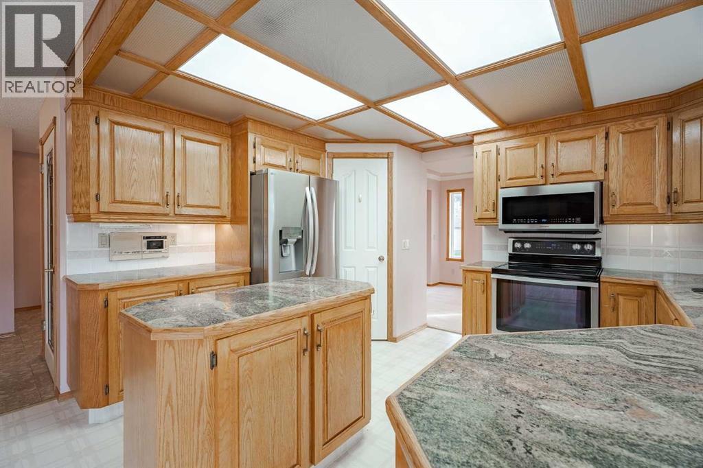 301 Riverview Green, Cochrane, Alberta  T4C 1K5 - Photo 15 - A2267736