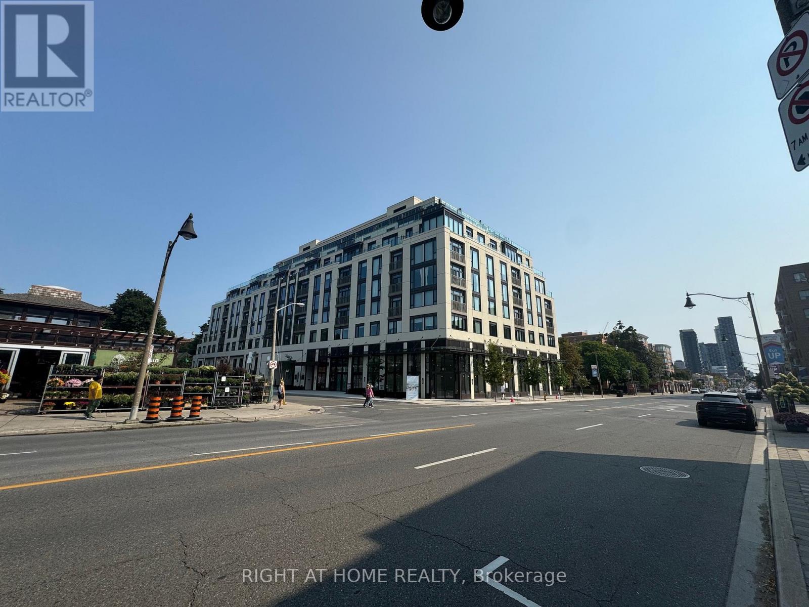 324 - 3 STRATHGOWAN AVENUE, Toronto, Ontario