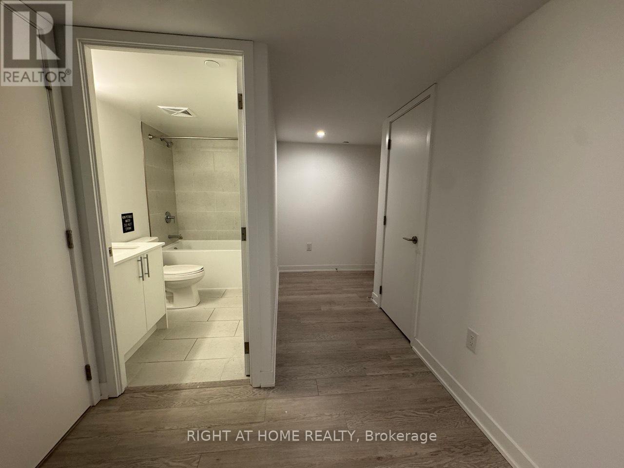 324 - 3 Strathgowan Avenue, Toronto, Ontario  M4N 1B8 - Photo 17 - C12539320