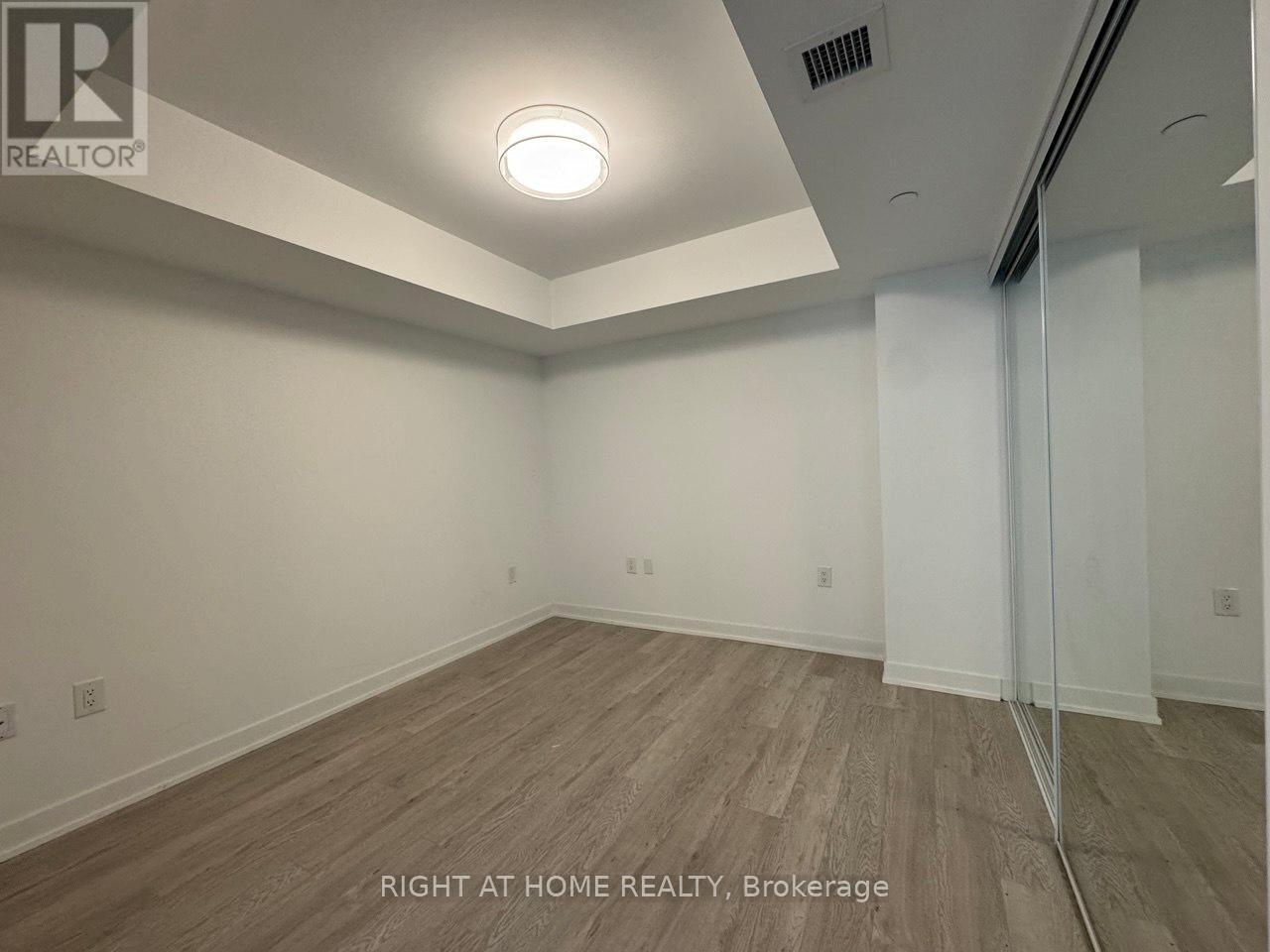 324 - 3 Strathgowan Avenue, Toronto, Ontario  M4N 1B8 - Photo 4 - C12539320