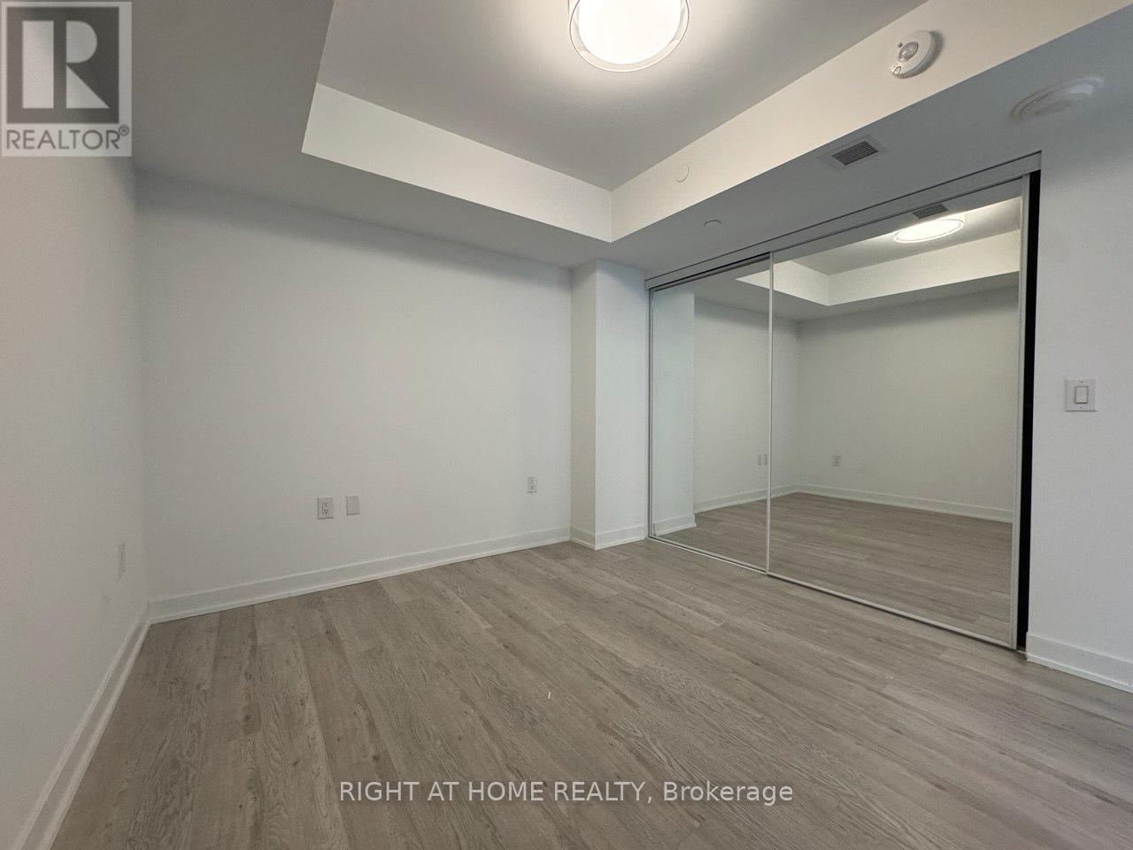 324 - 3 Strathgowan Avenue, Toronto, Ontario  M4N 1B8 - Photo 9 - C12539320