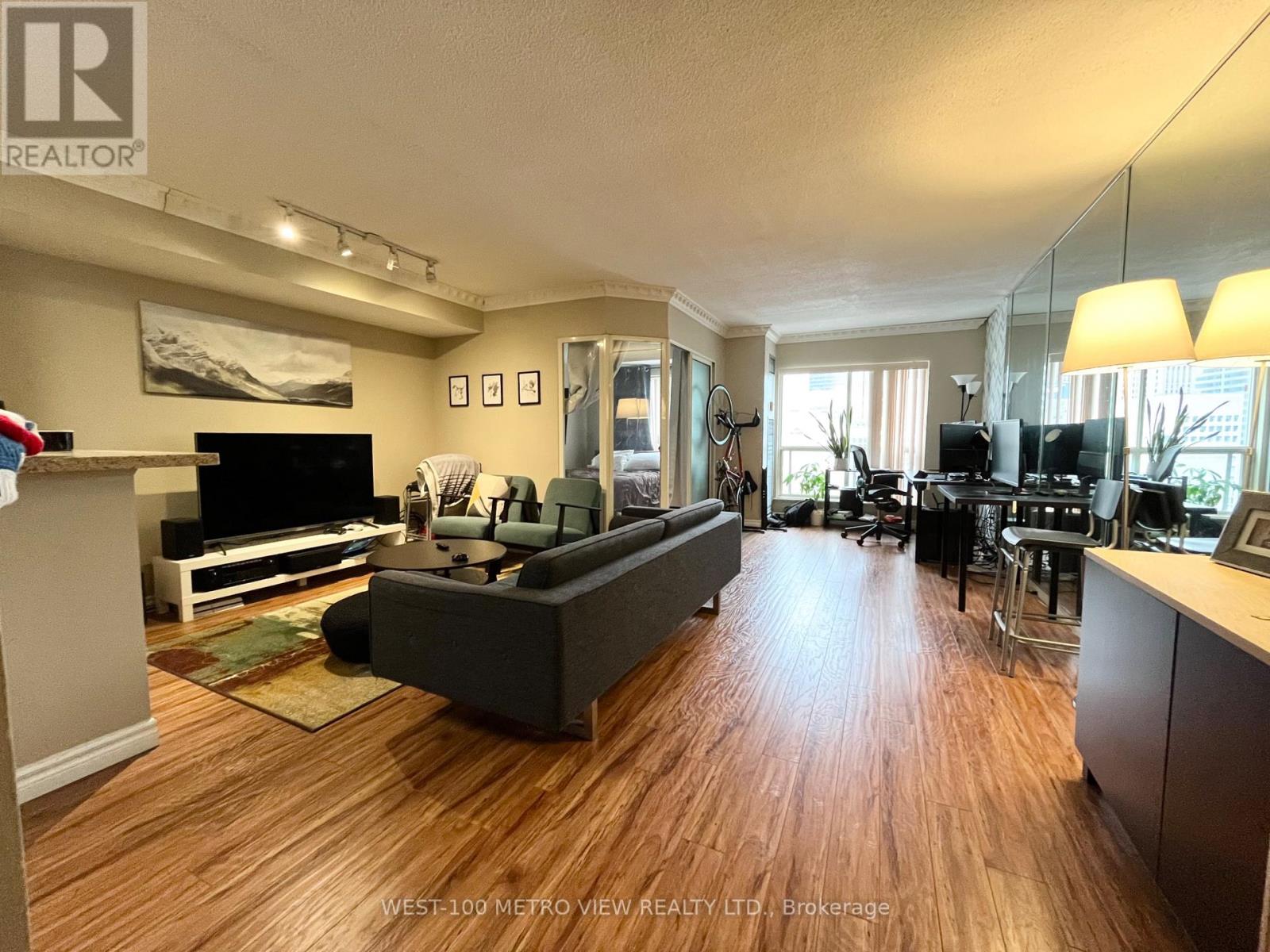 1911 - 25 The Esplanade, Toronto, Ontario  M5E 1W5 - Photo 10 - C12539356