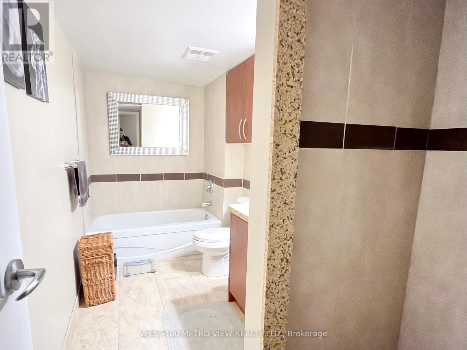 1911 - 25 The Esplanade, Toronto, Ontario  M5E 1W5 - Photo 14 - C12539356