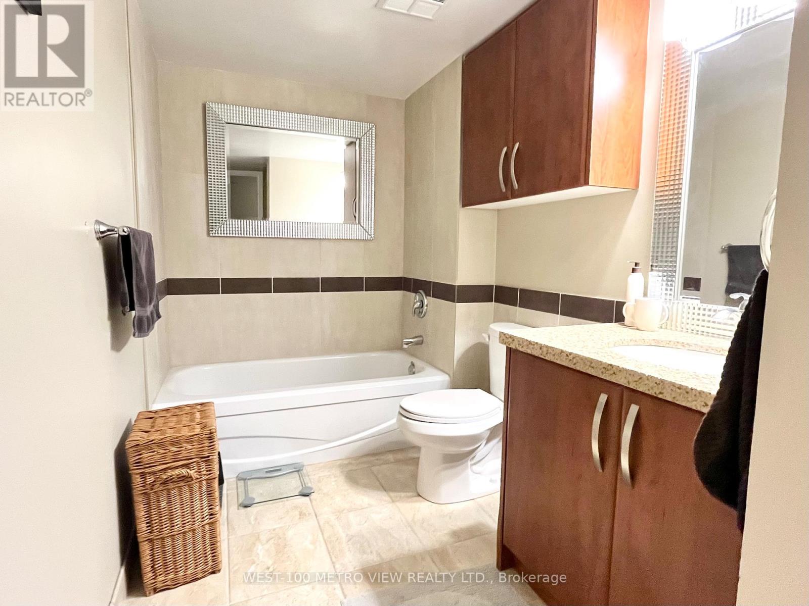 1911 - 25 The Esplanade, Toronto, Ontario  M5E 1W5 - Photo 15 - C12539356