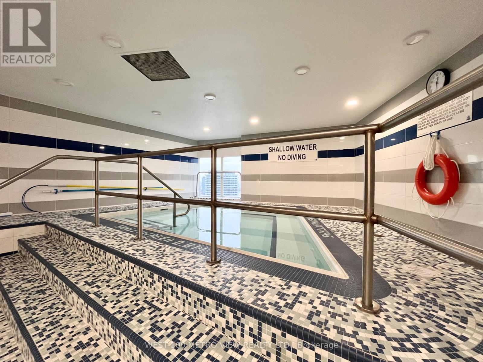 1911 - 25 The Esplanade, Toronto, Ontario  M5E 1W5 - Photo 19 - C12539356