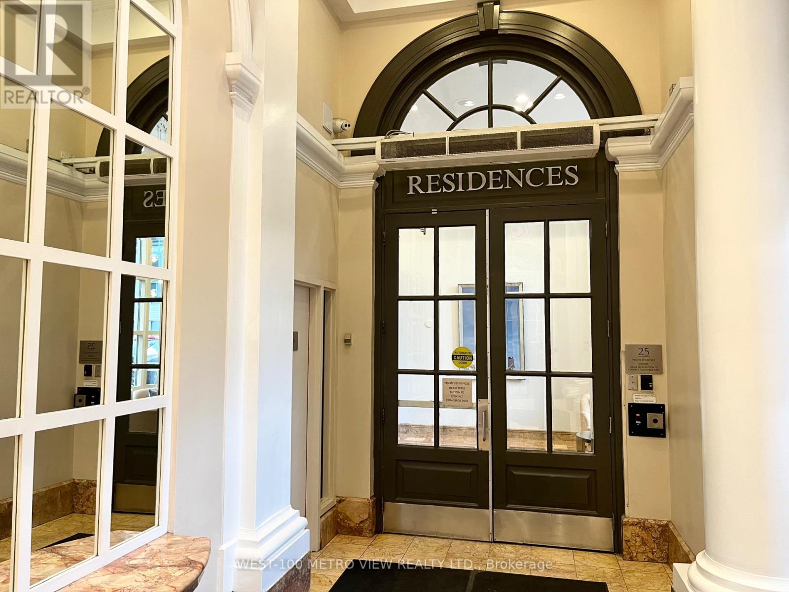 1911 - 25 The Esplanade, Toronto, Ontario  M5E 1W5 - Photo 3 - C12539356