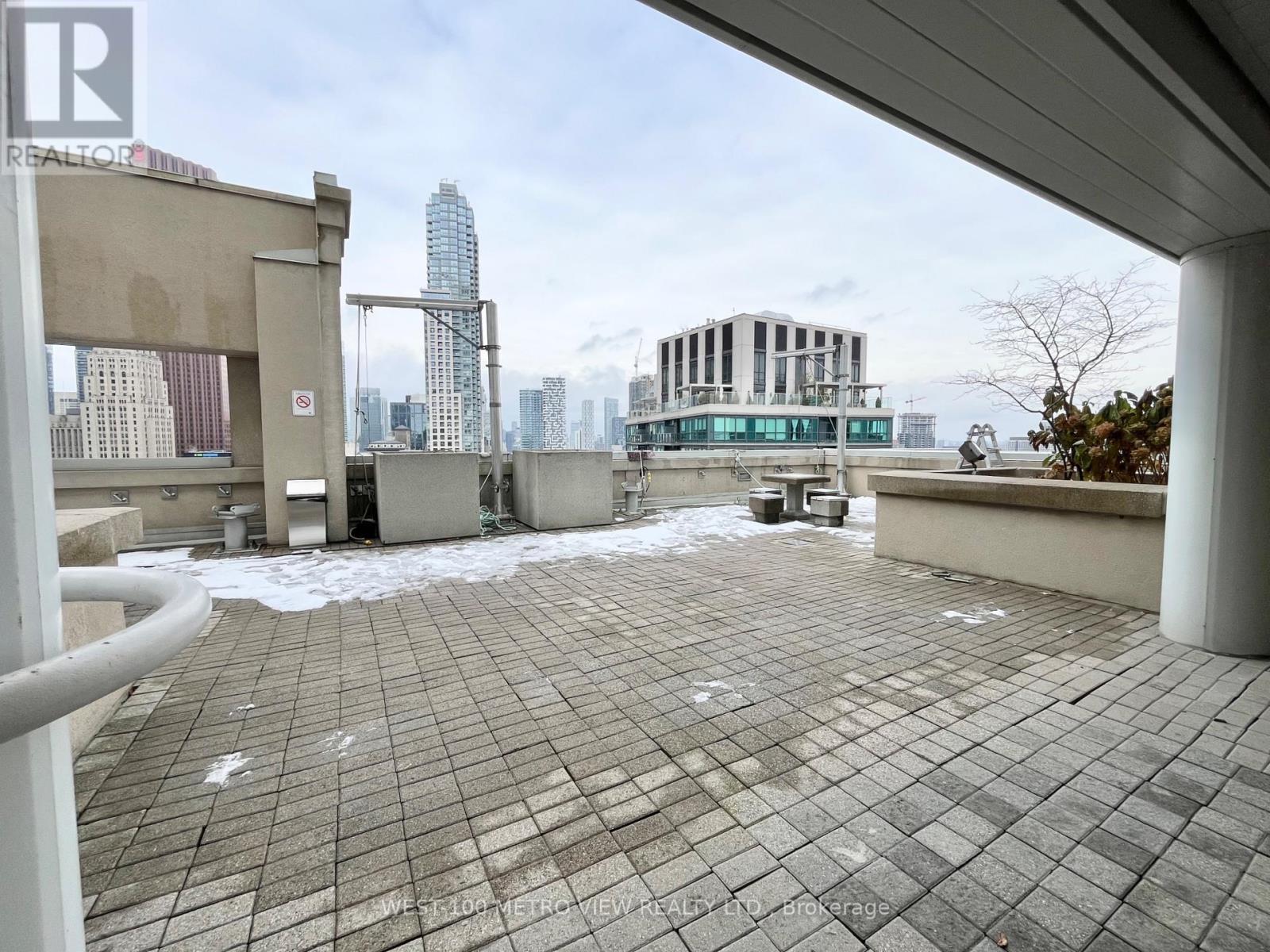 1911 - 25 The Esplanade, Toronto, Ontario  M5E 1W5 - Photo 31 - C12539356