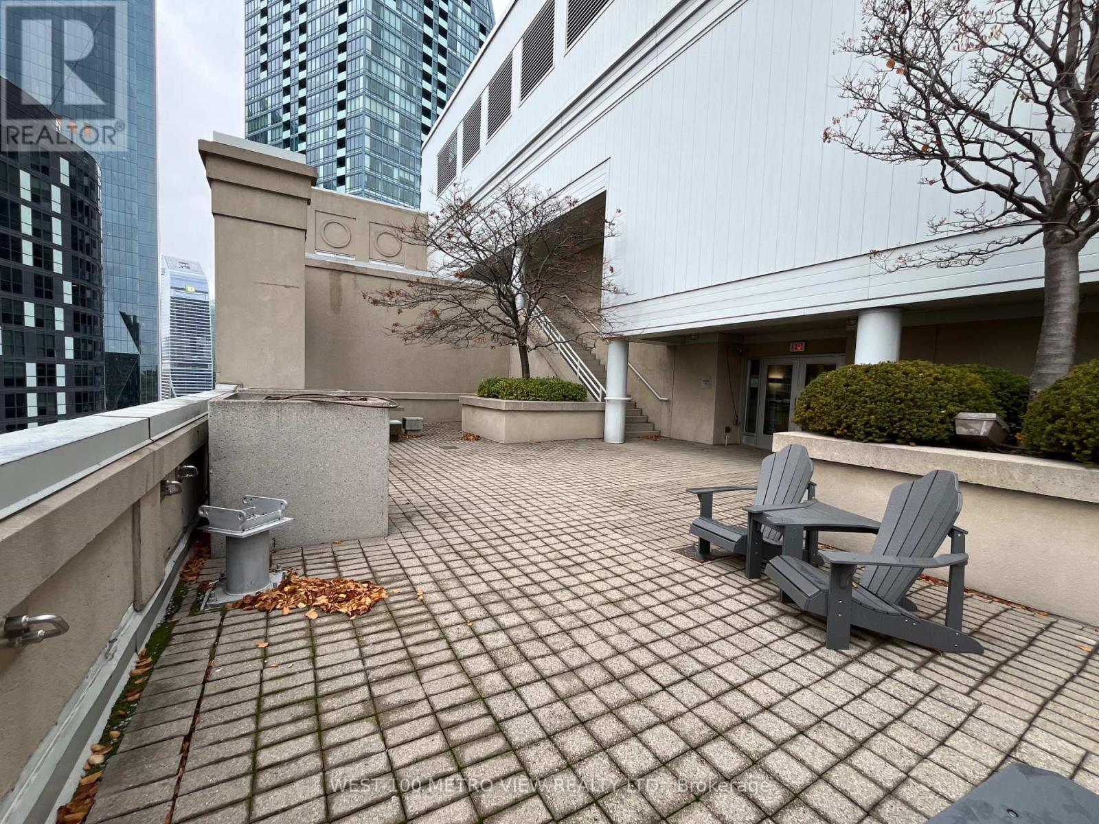 1911 - 25 The Esplanade, Toronto, Ontario  M5E 1W5 - Photo 32 - C12539356