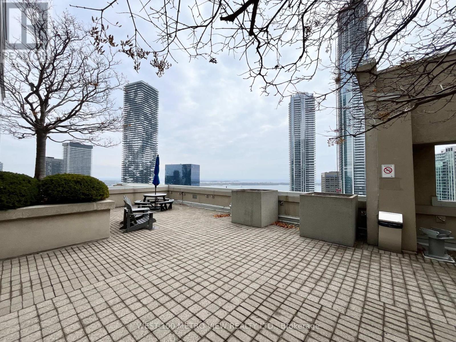 1911 - 25 The Esplanade, Toronto, Ontario  M5E 1W5 - Photo 33 - C12539356