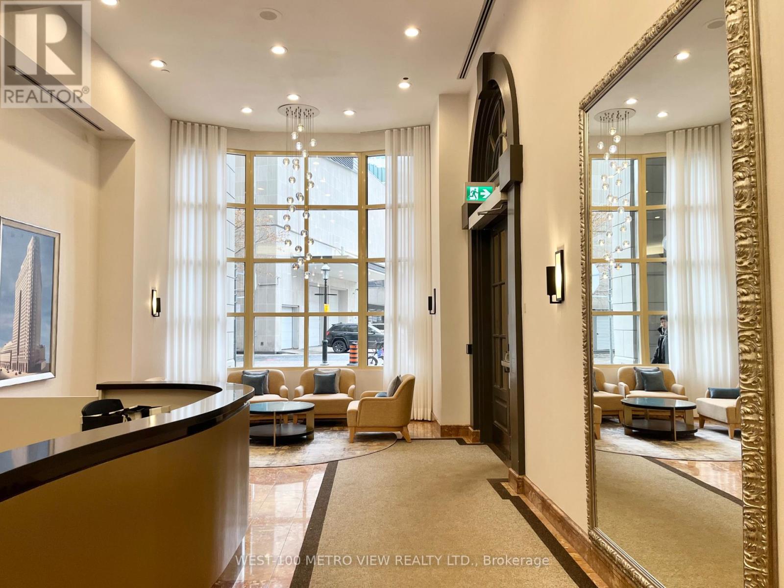 1911 - 25 The Esplanade, Toronto, Ontario  M5E 1W5 - Photo 5 - C12539356