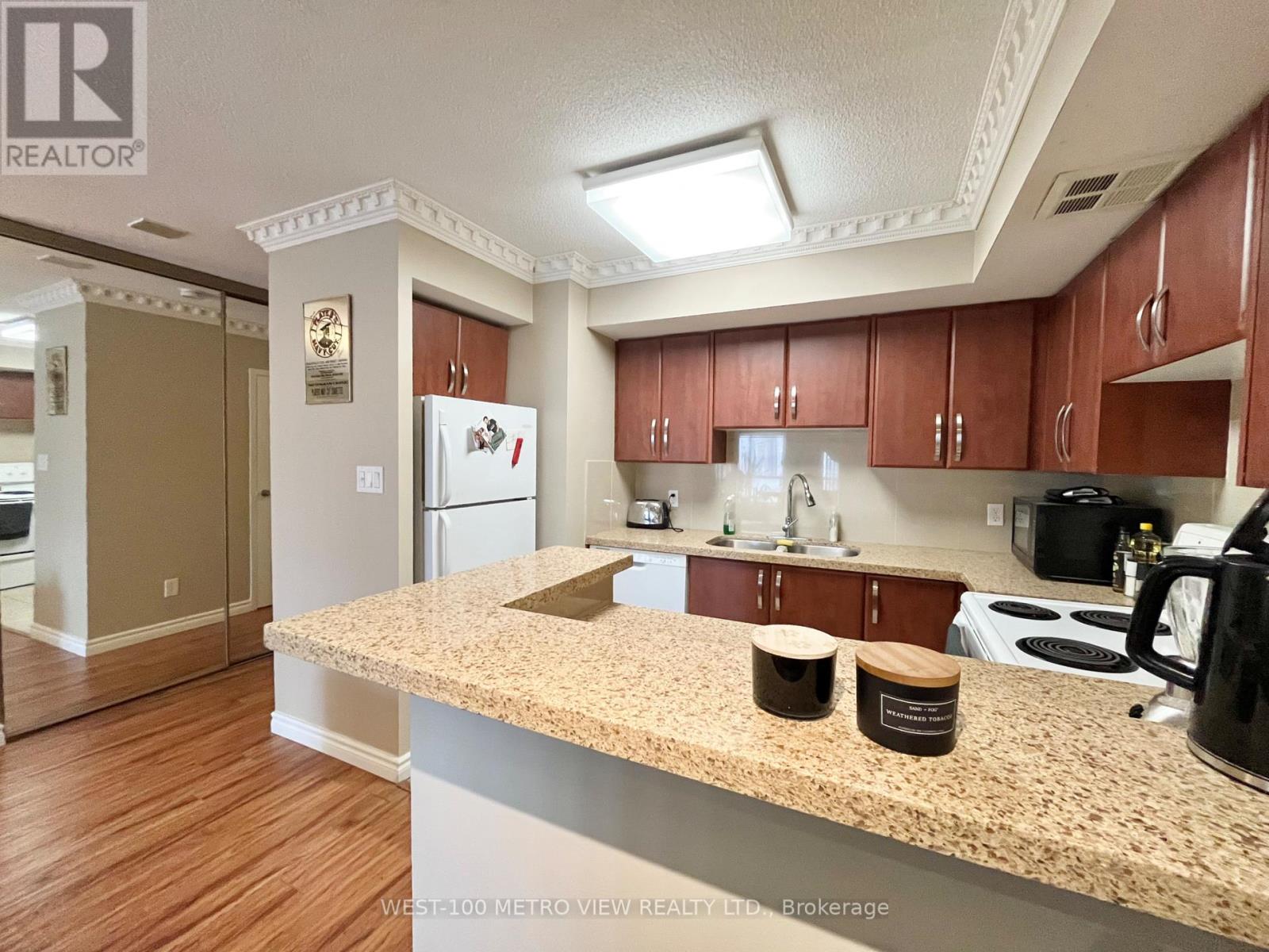 1911 - 25 The Esplanade, Toronto, Ontario  M5E 1W5 - Photo 9 - C12539356