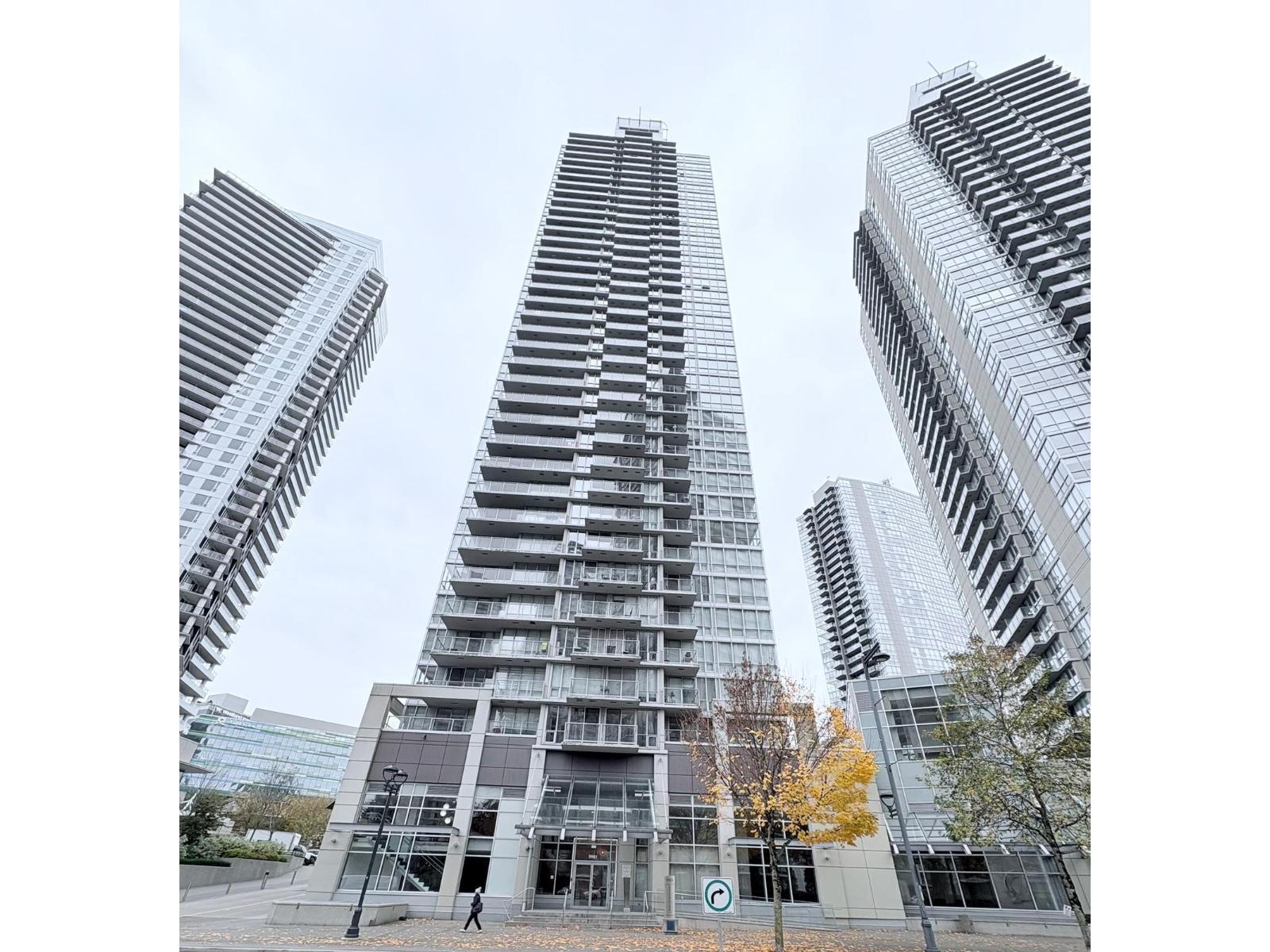 2704 9981 Whalley Boulevard, Surrey, British Columbia  V3T 0G6 - Photo 1 - R3066734