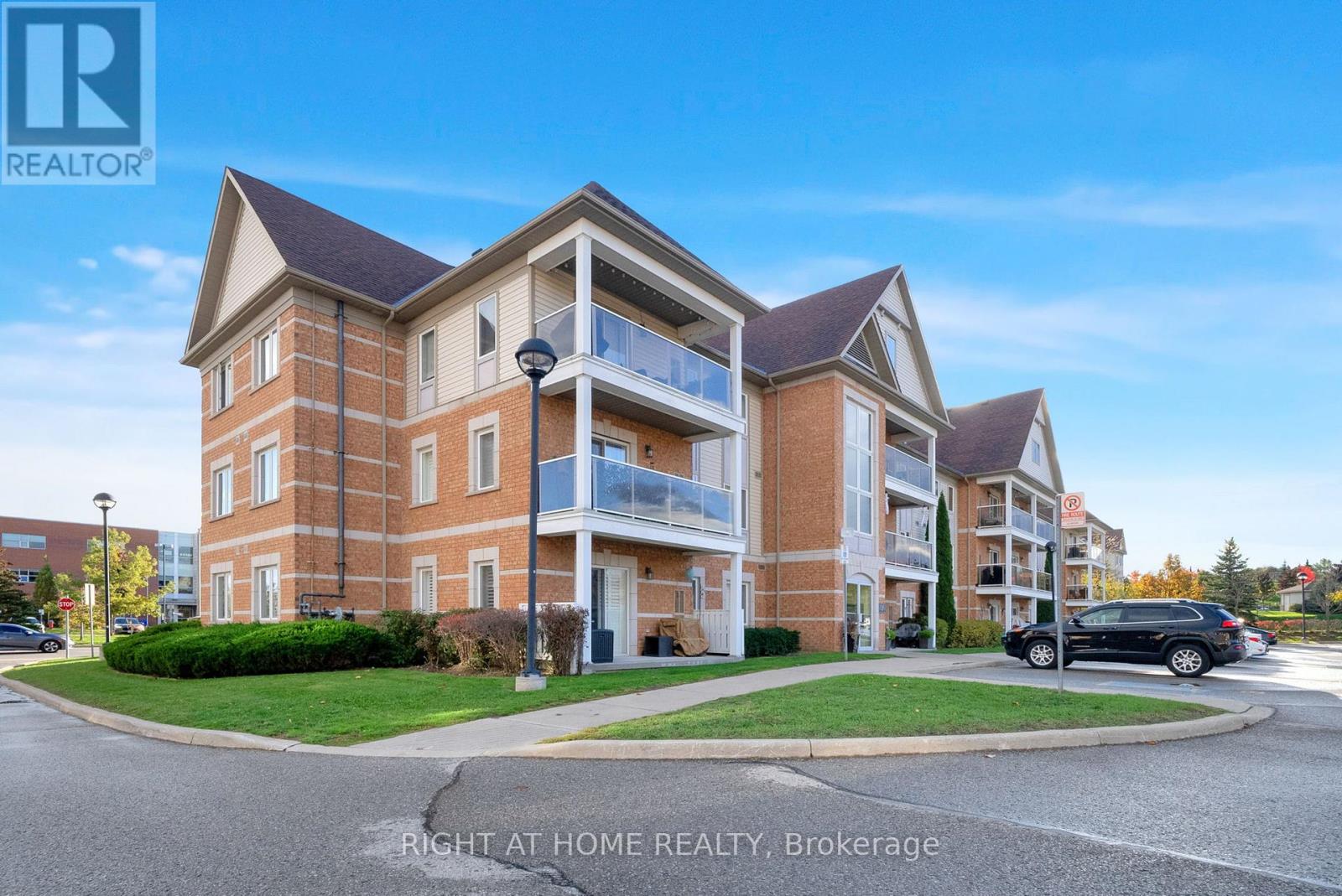 205 - 132 Aspen Springs Drive, Clarington, Ontario  L1C 0H1 - Photo 1 - E12539432