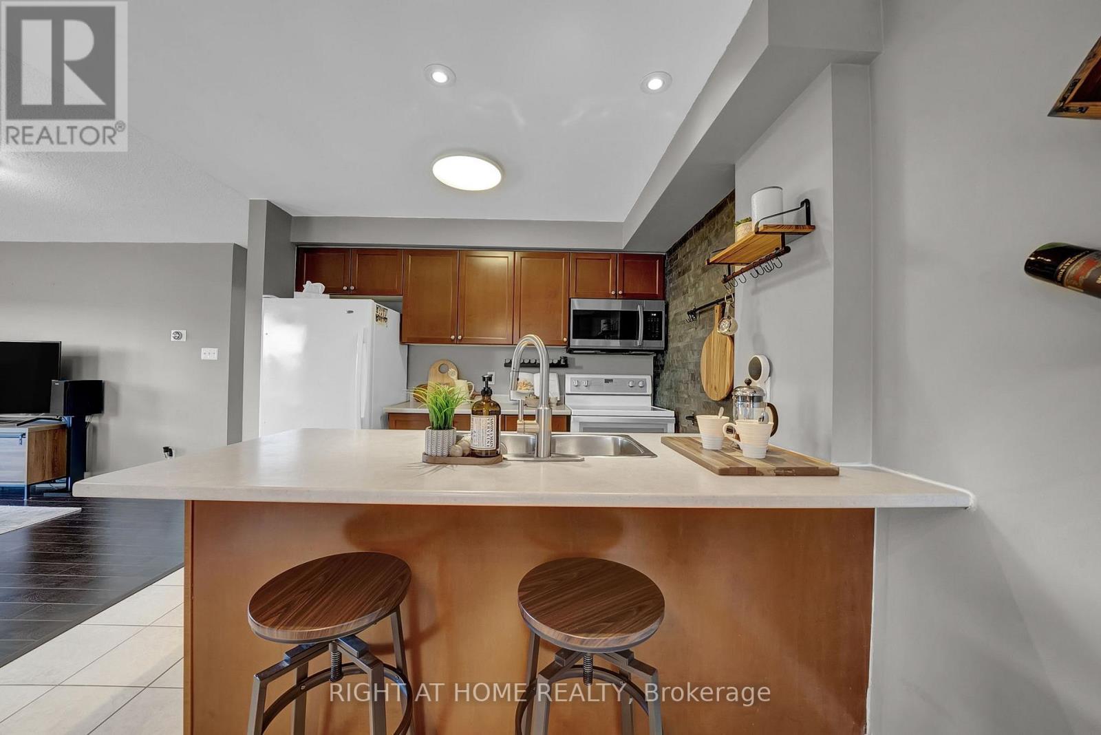 205 - 132 Aspen Springs Drive, Clarington, Ontario  L1C 0H1 - Photo 12 - E12539432