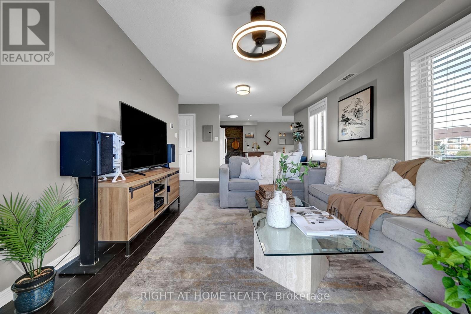 205 - 132 Aspen Springs Drive, Clarington, Ontario  L1C 0H1 - Photo 7 - E12539432