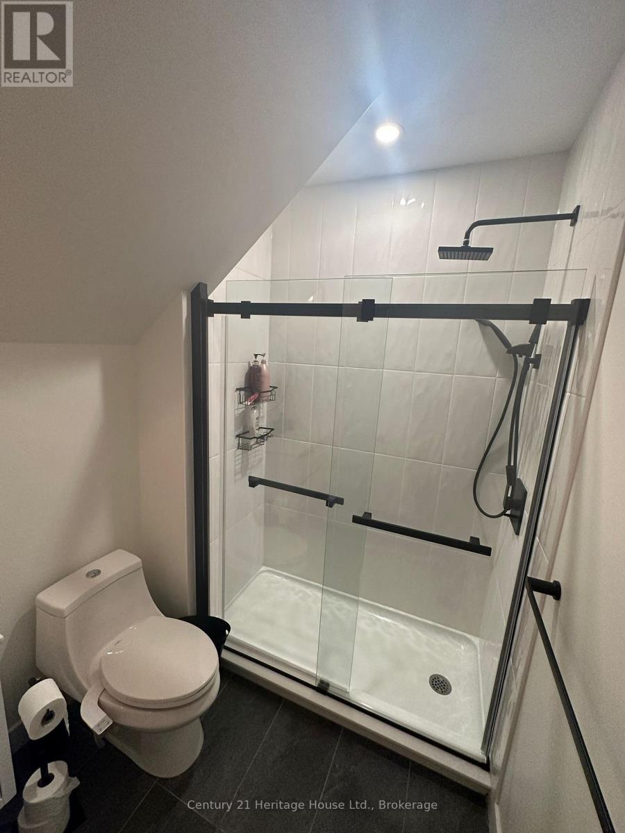 B - 180 Weber Street E, Kitchener, Ontario N2H 1E4 - Photo 11 - X12539410