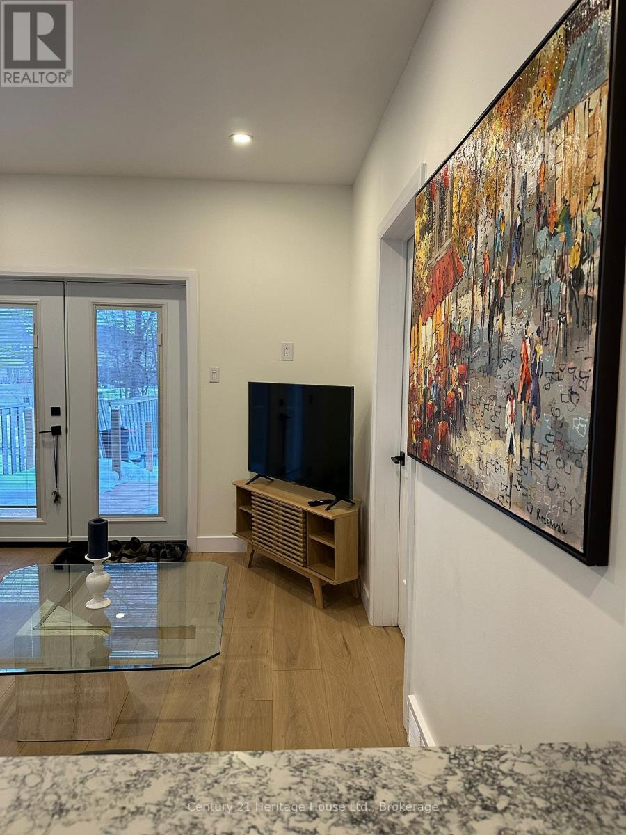 B - 180 Weber Street E, Kitchener, Ontario N2H 1E4 - Photo 4 - X12539410