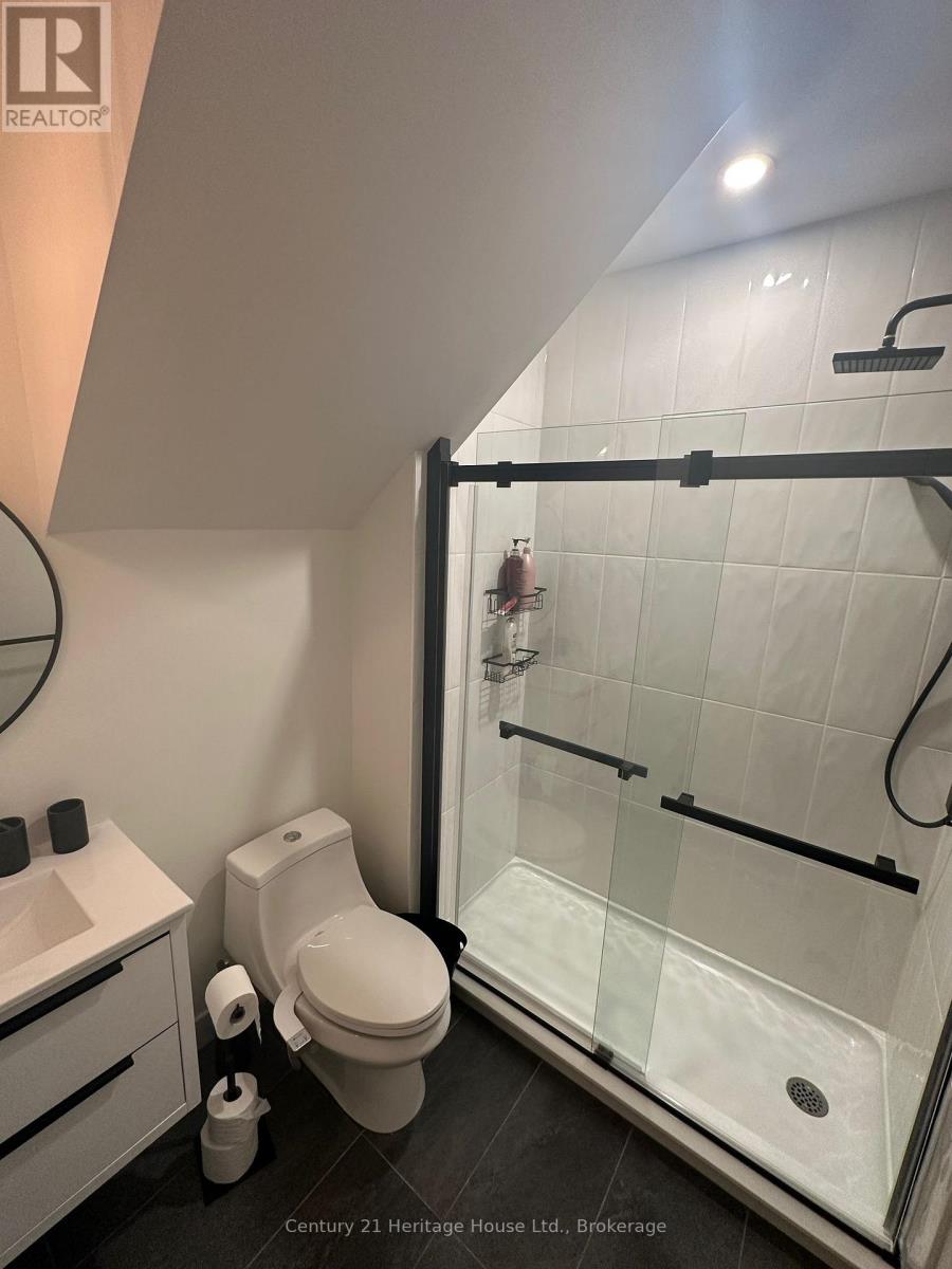 B - 180 Weber Street E, Kitchener, Ontario N2H 1E4 - Photo 6 - X12539410