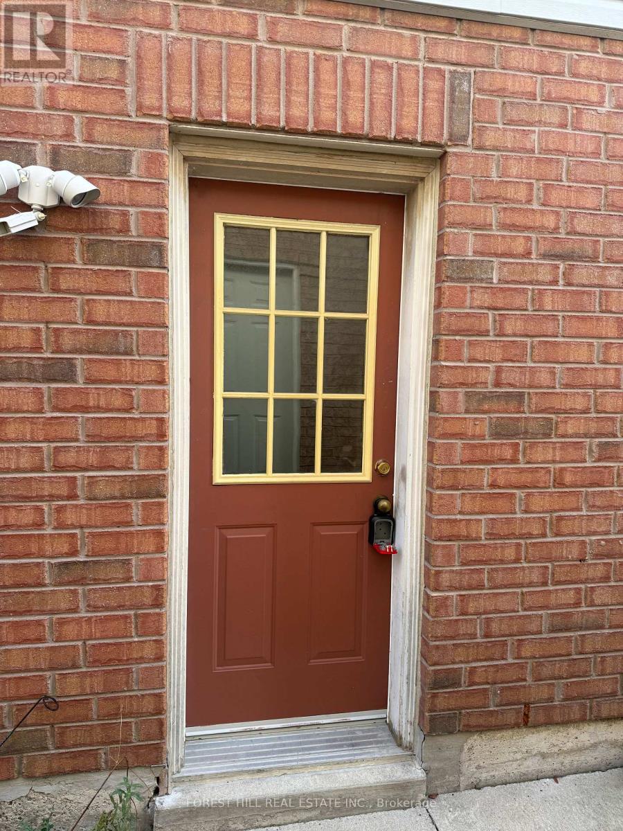 4 Ridgemore Crescent, Brampton, Ontario  L7A 2L6 - Photo 2 - W12539318