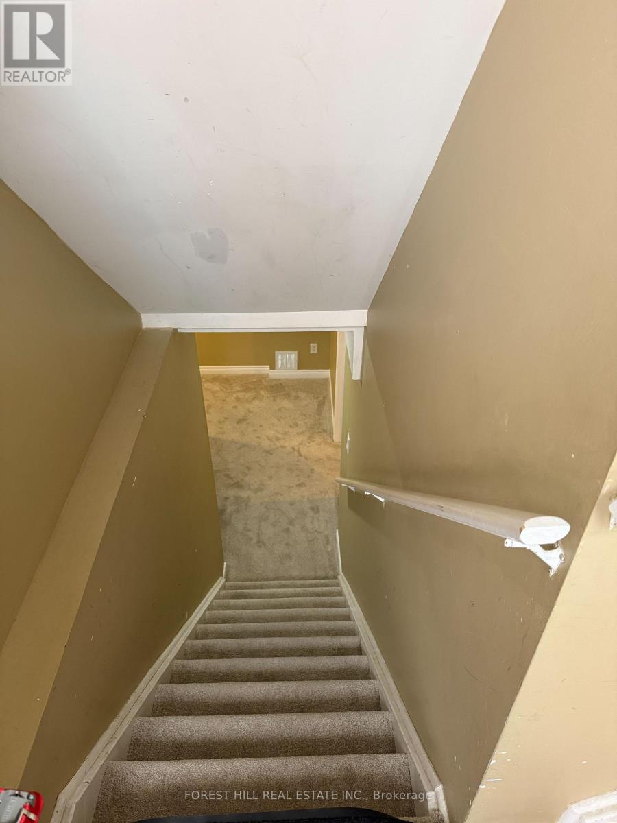 4 Ridgemore Crescent, Brampton, Ontario  L7A 2L6 - Photo 3 - W12539318