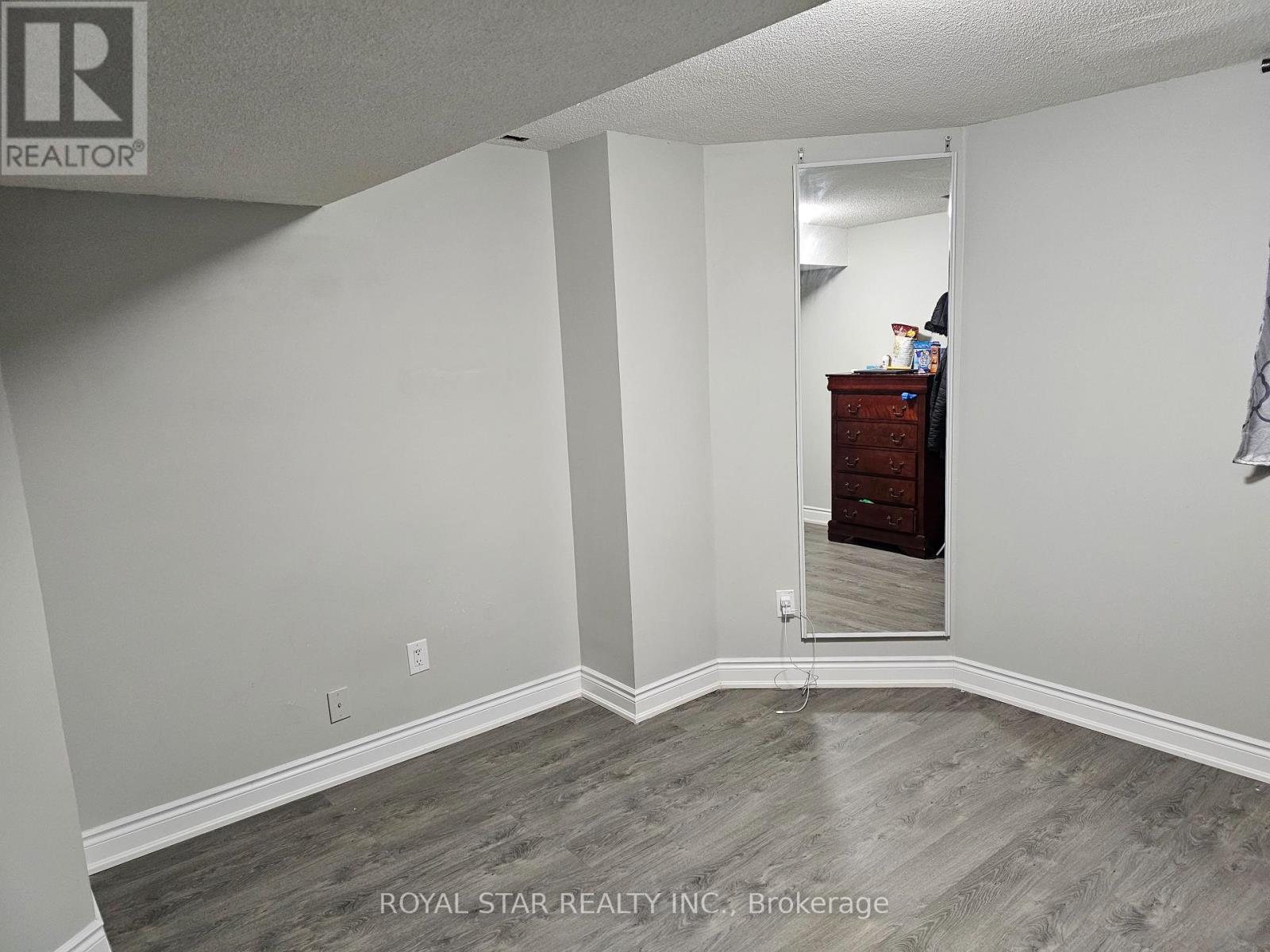 24 Bonavista Drive, Brampton, Ontario  L6X 0N6 - Photo 10 - W12539330