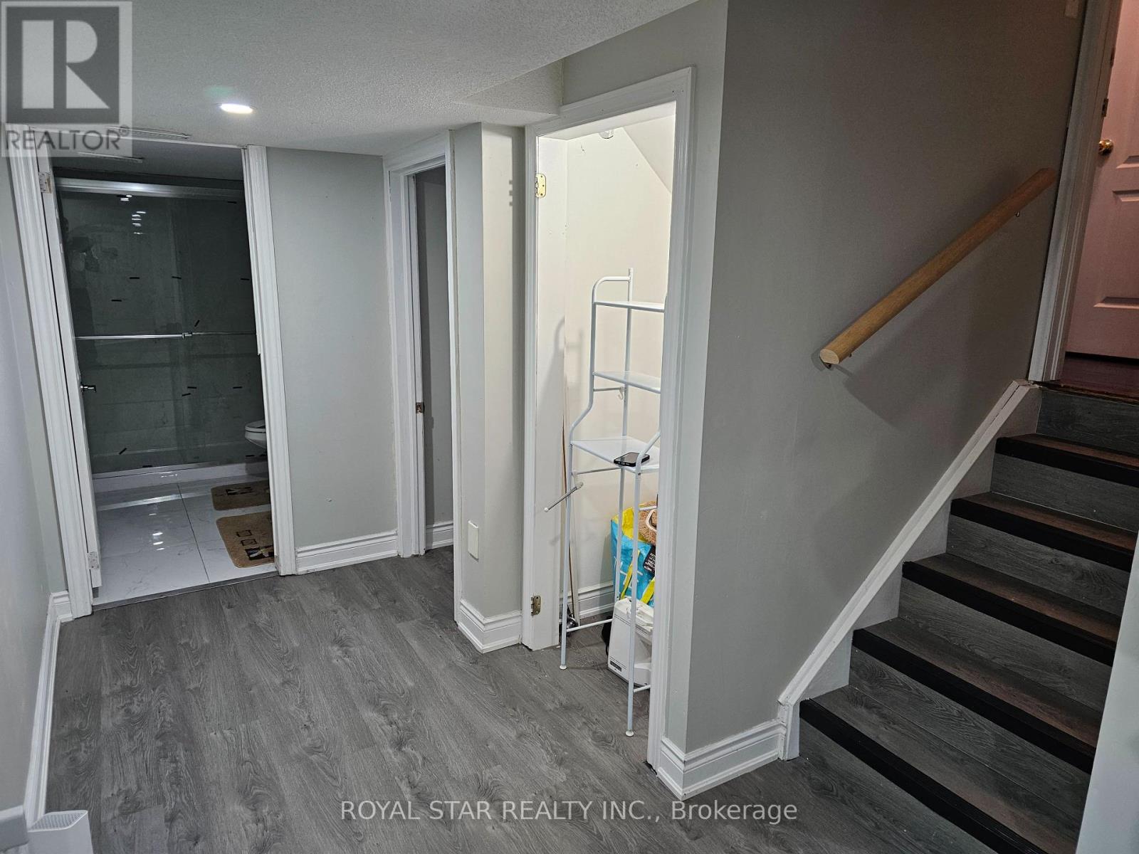 24 Bonavista Drive, Brampton, Ontario  L6X 0N6 - Photo 2 - W12539330