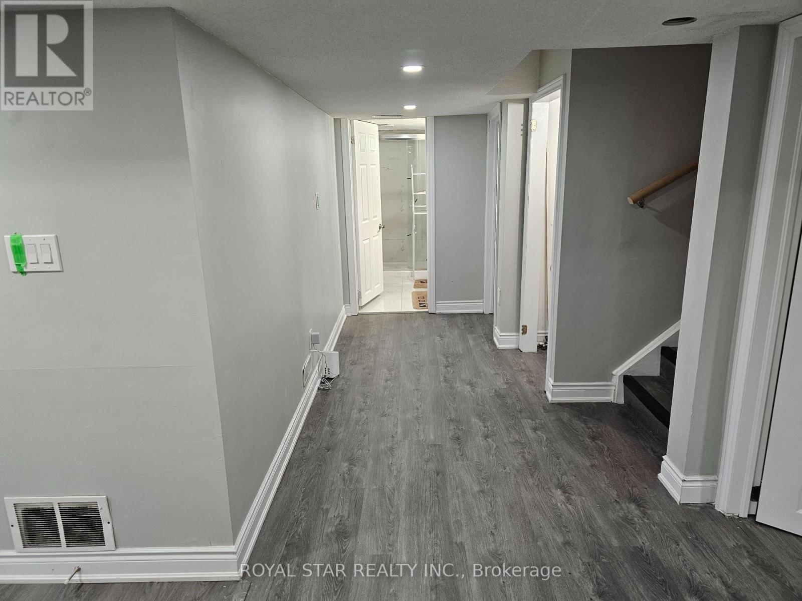 24 Bonavista Drive, Brampton, Ontario  L6X 0N6 - Photo 3 - W12539330