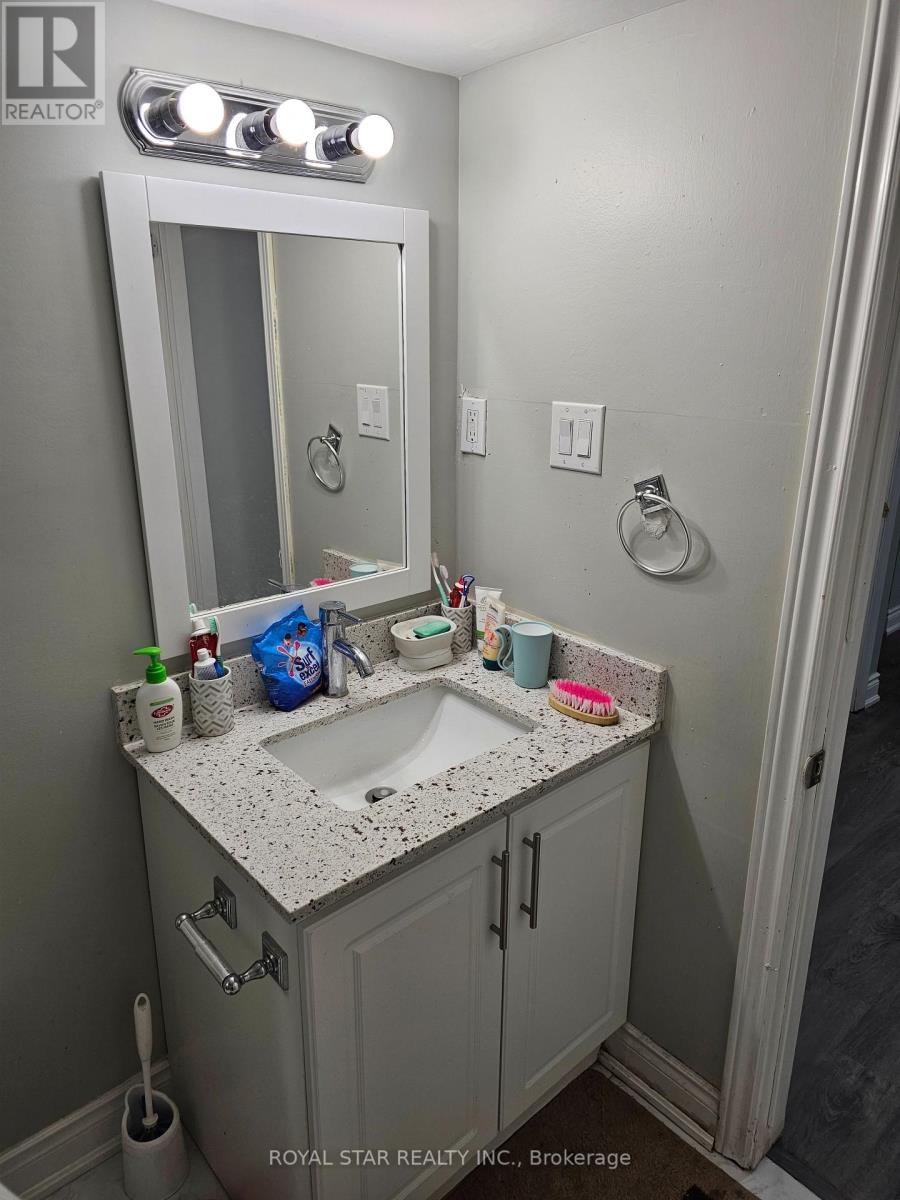 24 Bonavista Drive, Brampton, Ontario  L6X 0N6 - Photo 6 - W12539330