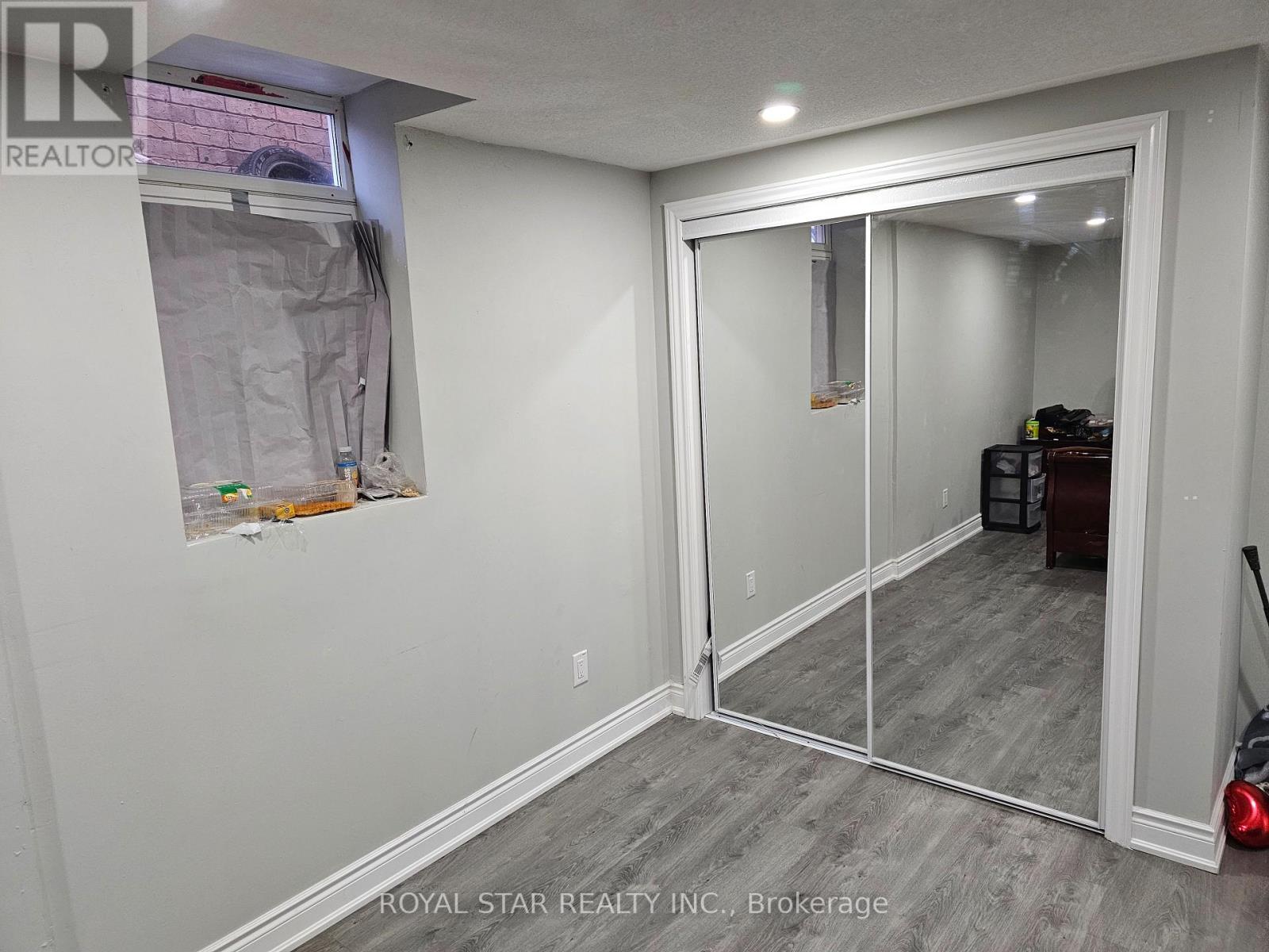 24 Bonavista Drive, Brampton, Ontario  L6X 0N6 - Photo 9 - W12539330