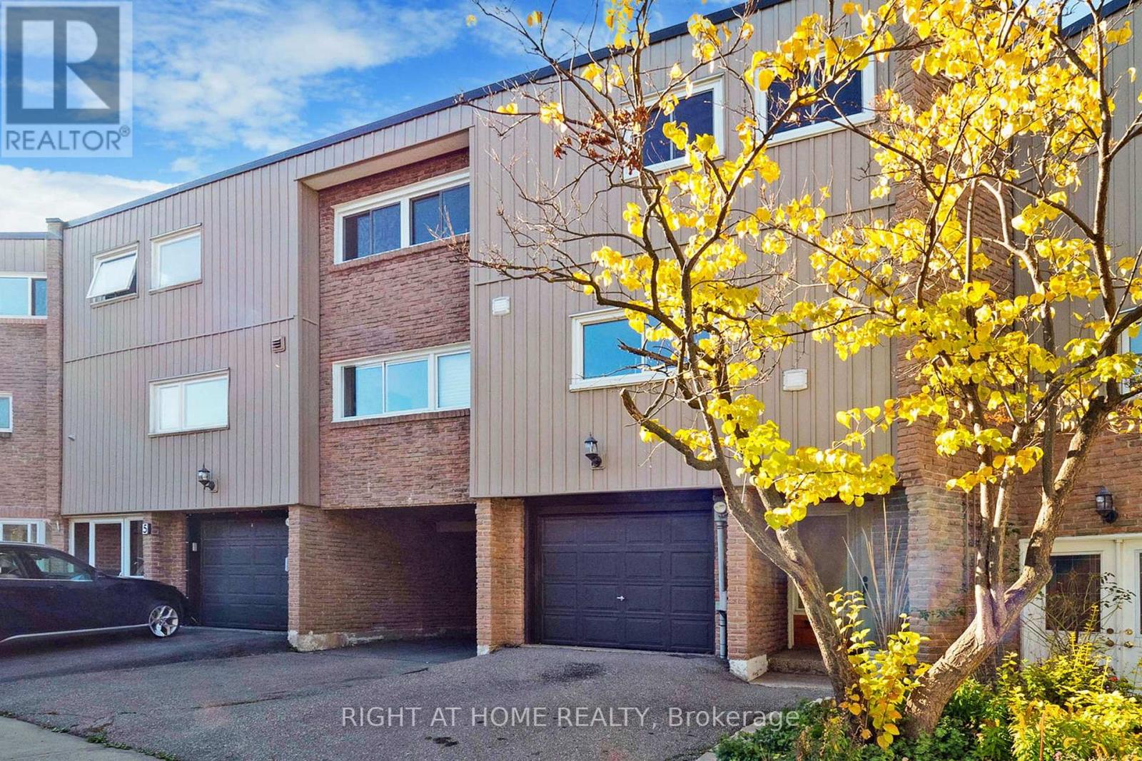 6 - 400 BLOOR STREET, Mississauga, Ontario