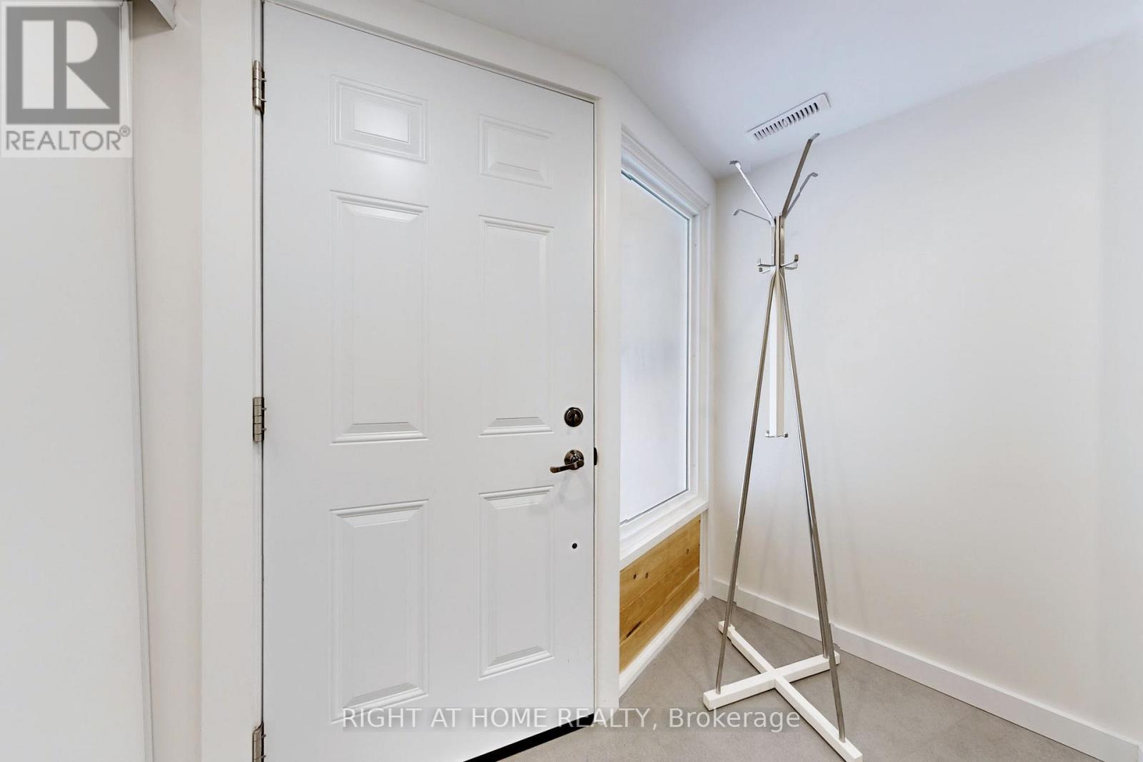 6 - 400 Bloor Street, Mississauga, Ontario  L5A 3M8 - Photo 2 - W12539346