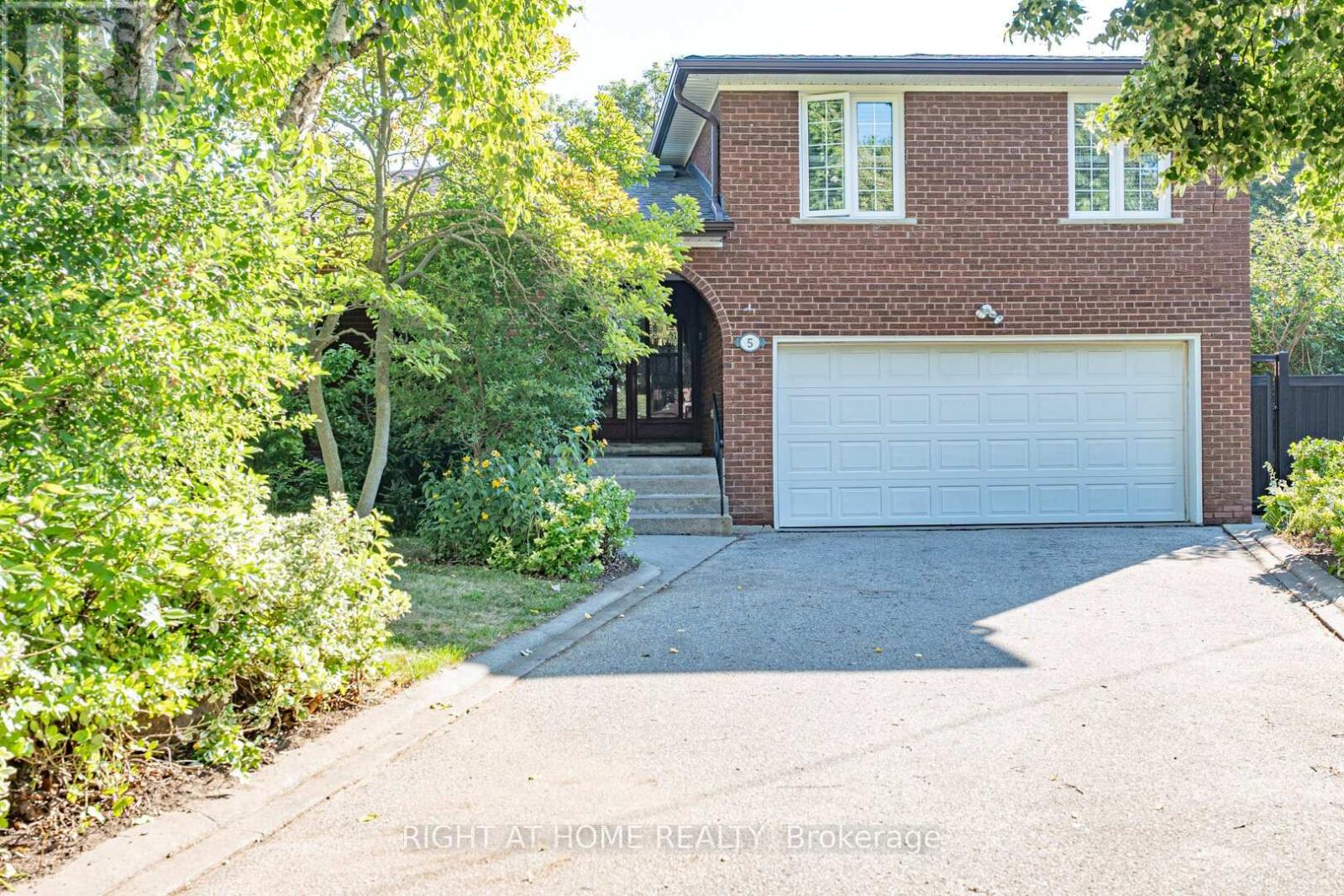 5 GREYSWOOD COURT, Toronto, Ontario