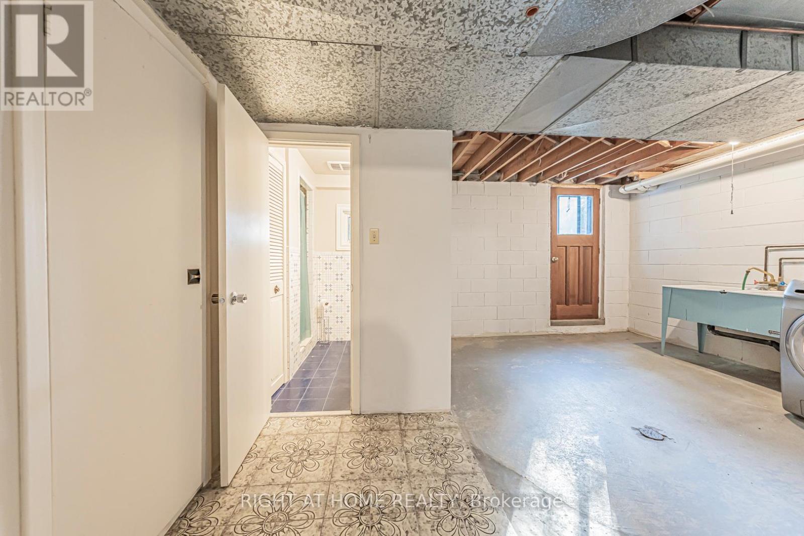 5 Greyswood Court, Toronto, Ontario  M9P 3P8 - Photo 24 - W12539350