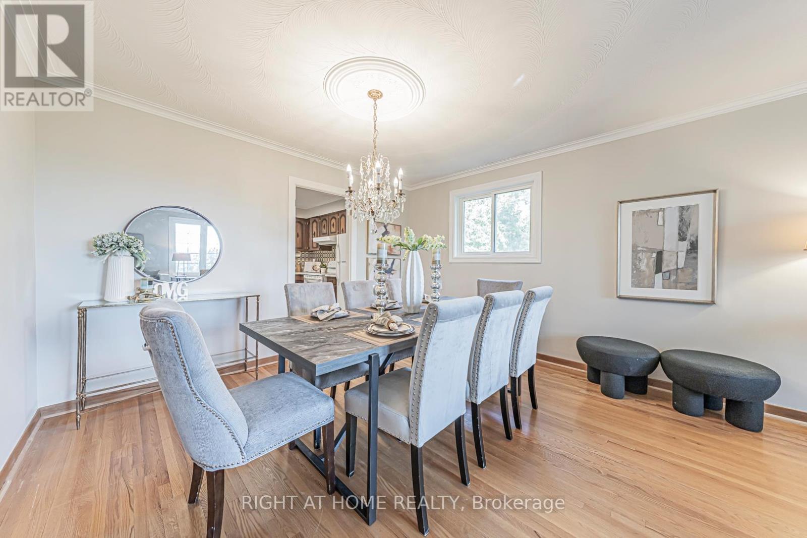 5 Greyswood Court, Toronto, Ontario  M9P 3P8 - Photo 3 - W12539350