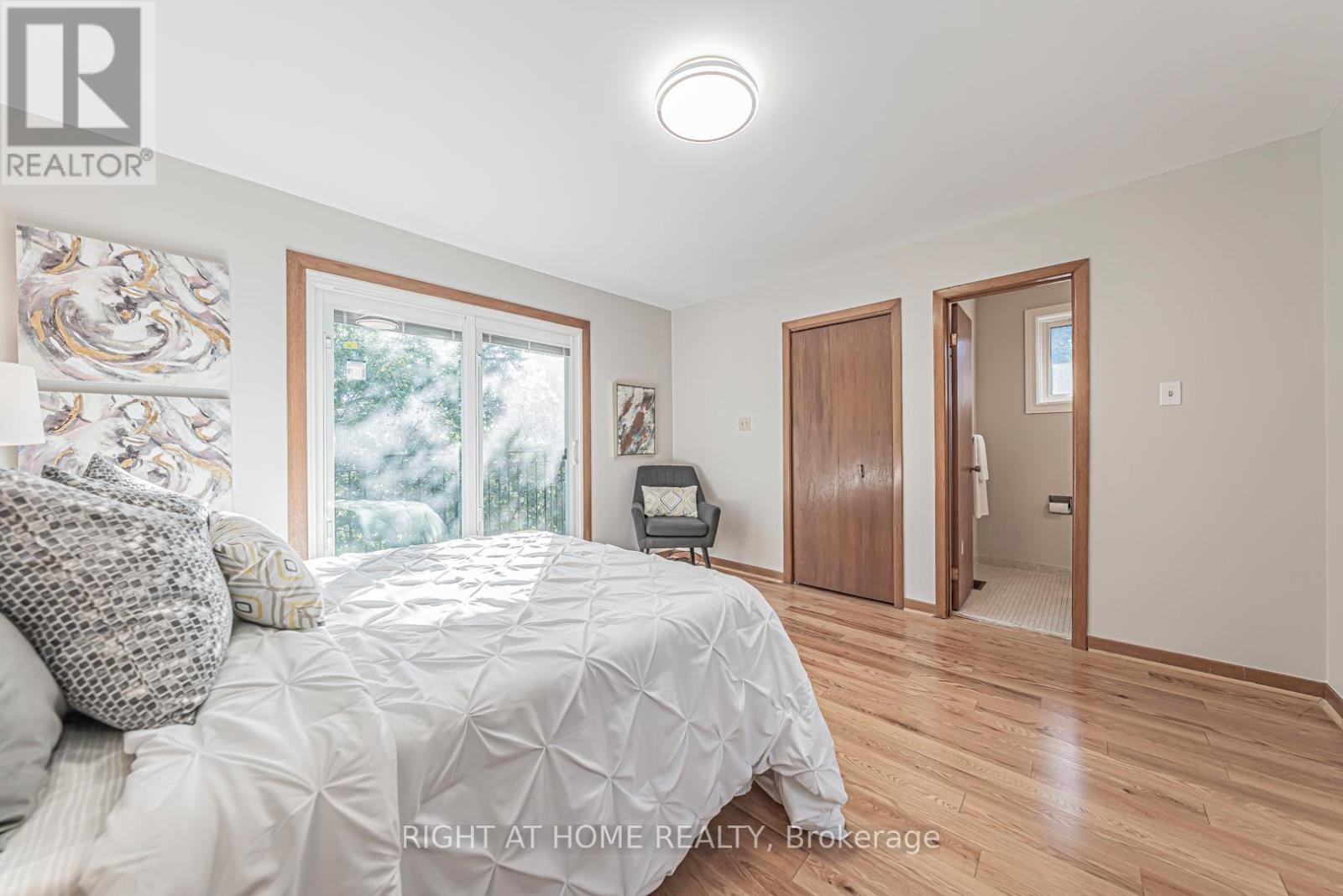 5 Greyswood Court, Toronto, Ontario  M9P 3P8 - Photo 9 - W12539350