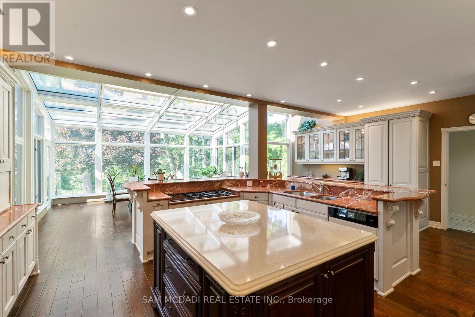 2235 Shawanaga Trail, Mississauga, Ontario  L5H 3X6 - Photo 11 - W12539354